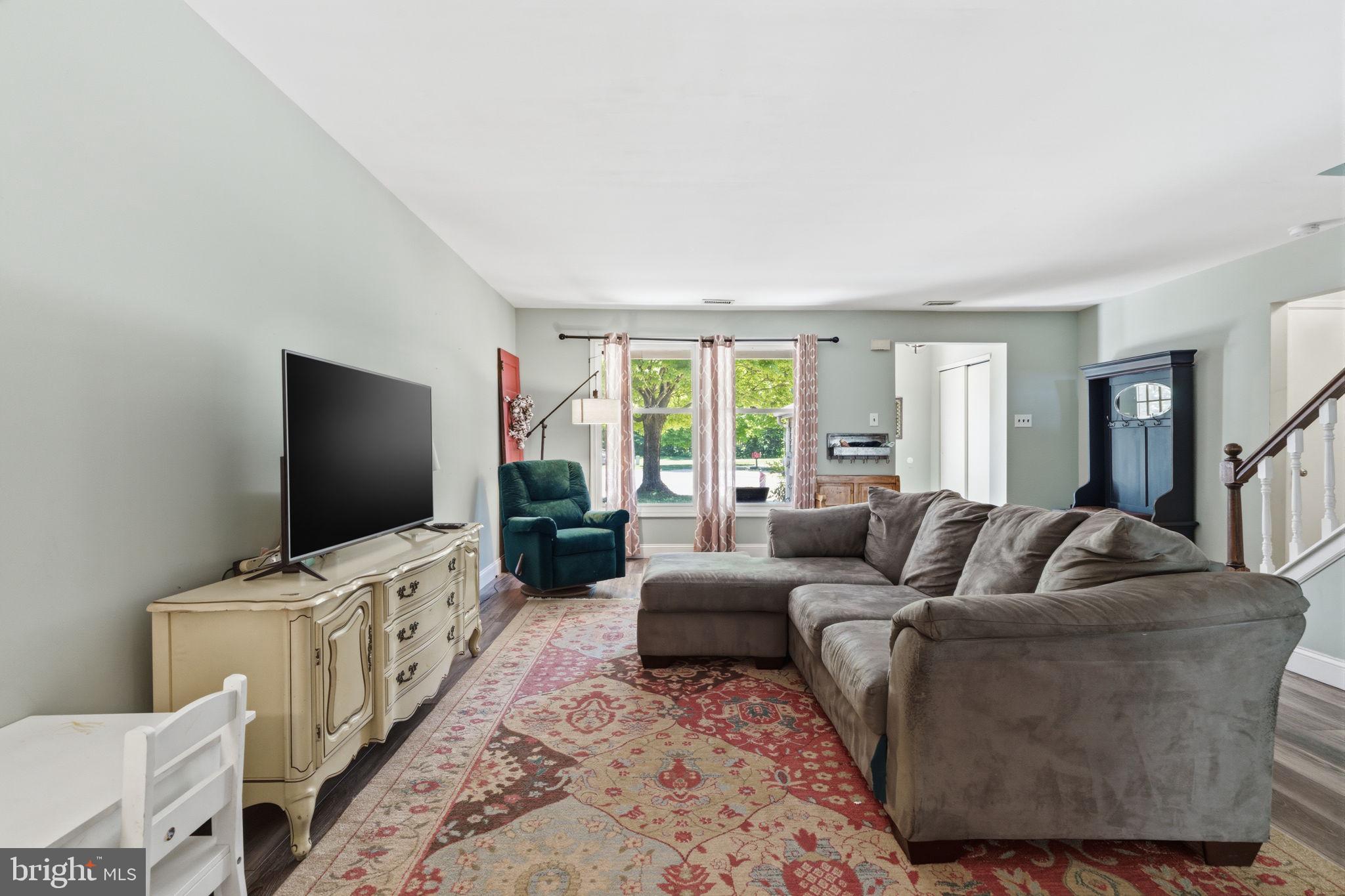 1374 BEECHDROP COURT