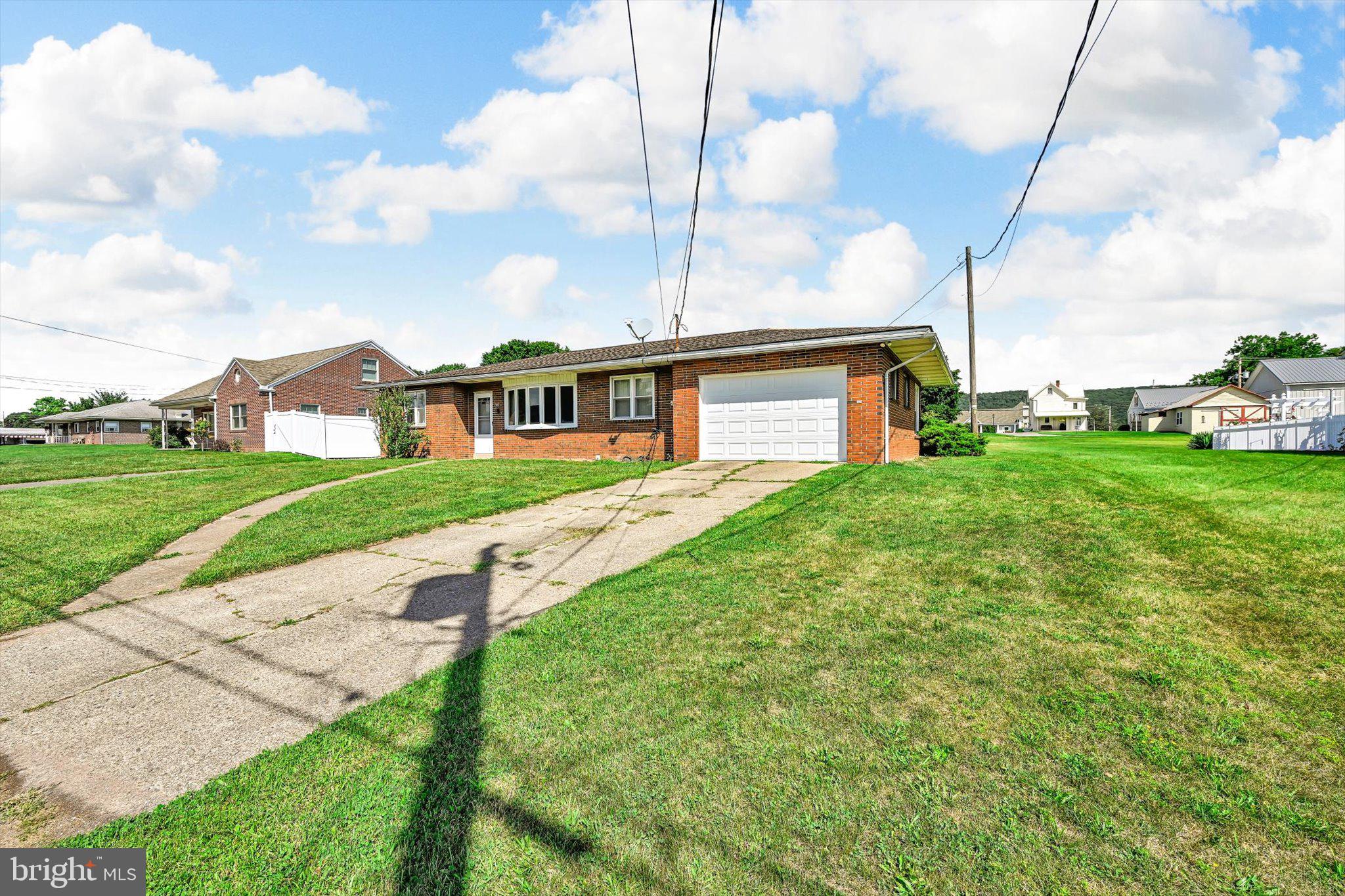 708 W MAPLE STREET