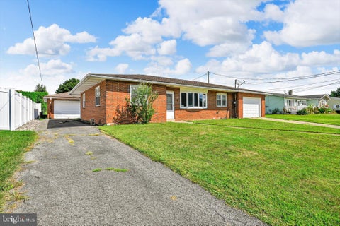 Photo of 708 W Maple Street, VALLEY VIEW, PA 17983 (MLS # PASK2029200)