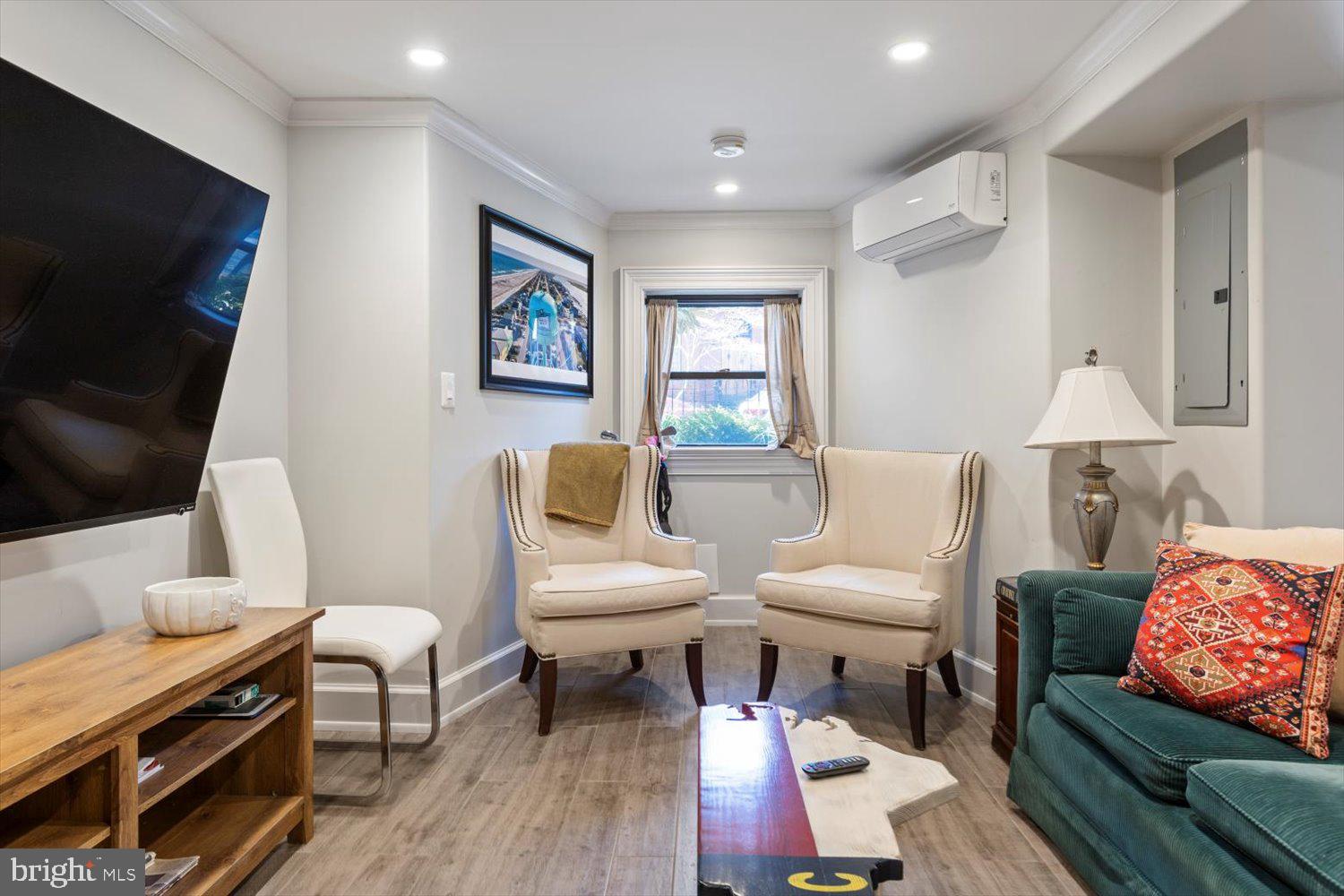 CAPITOL HILL - Residential