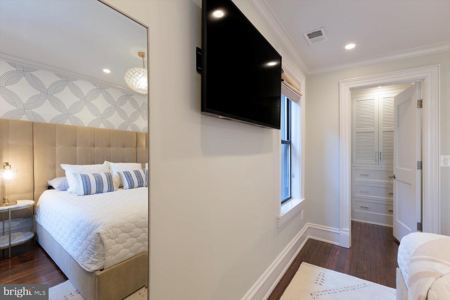 CAPITOL HILL - Residential