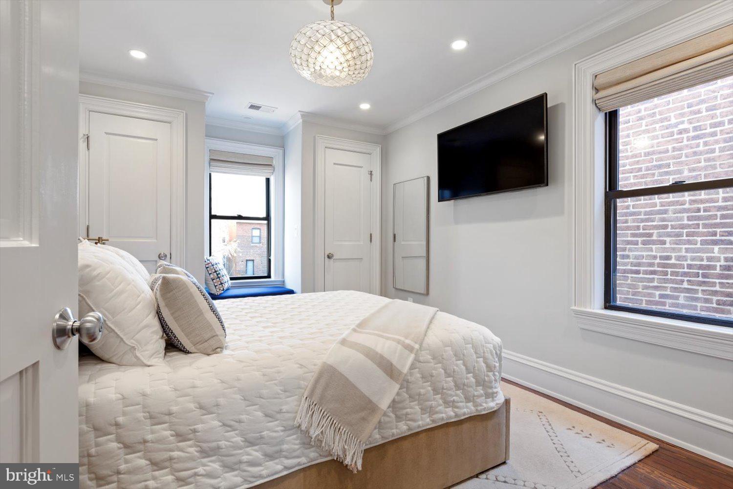 CAPITOL HILL - Residential