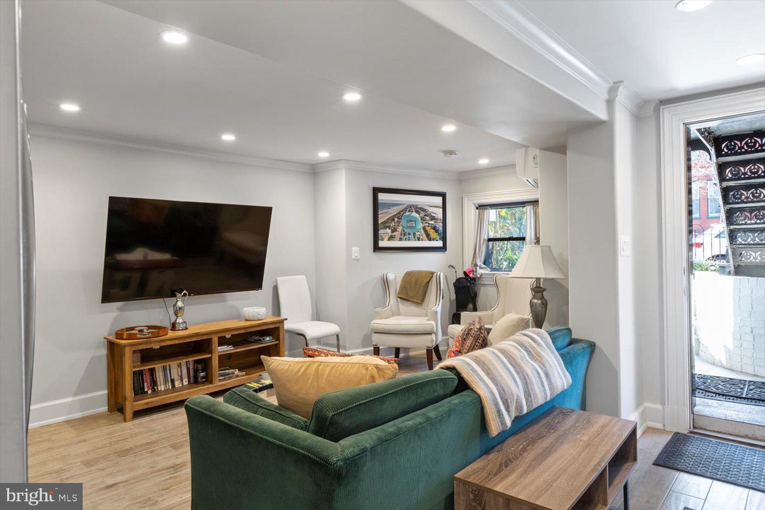 CAPITOL HILL - Residential