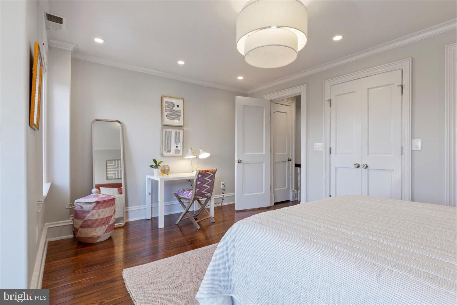 CAPITOL HILL - Residential