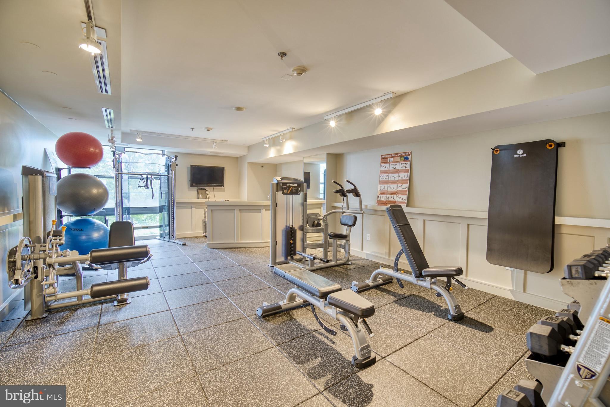 PARAMOUNT - Residential