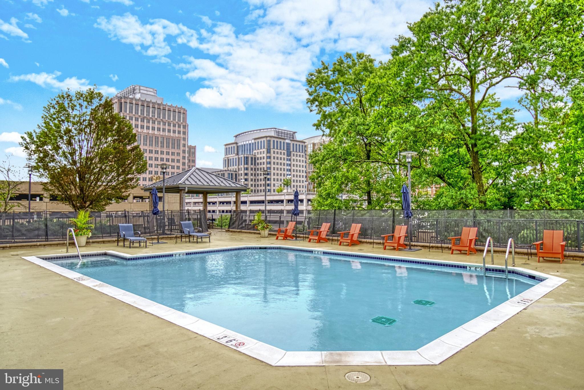 PARAMOUNT - Residential