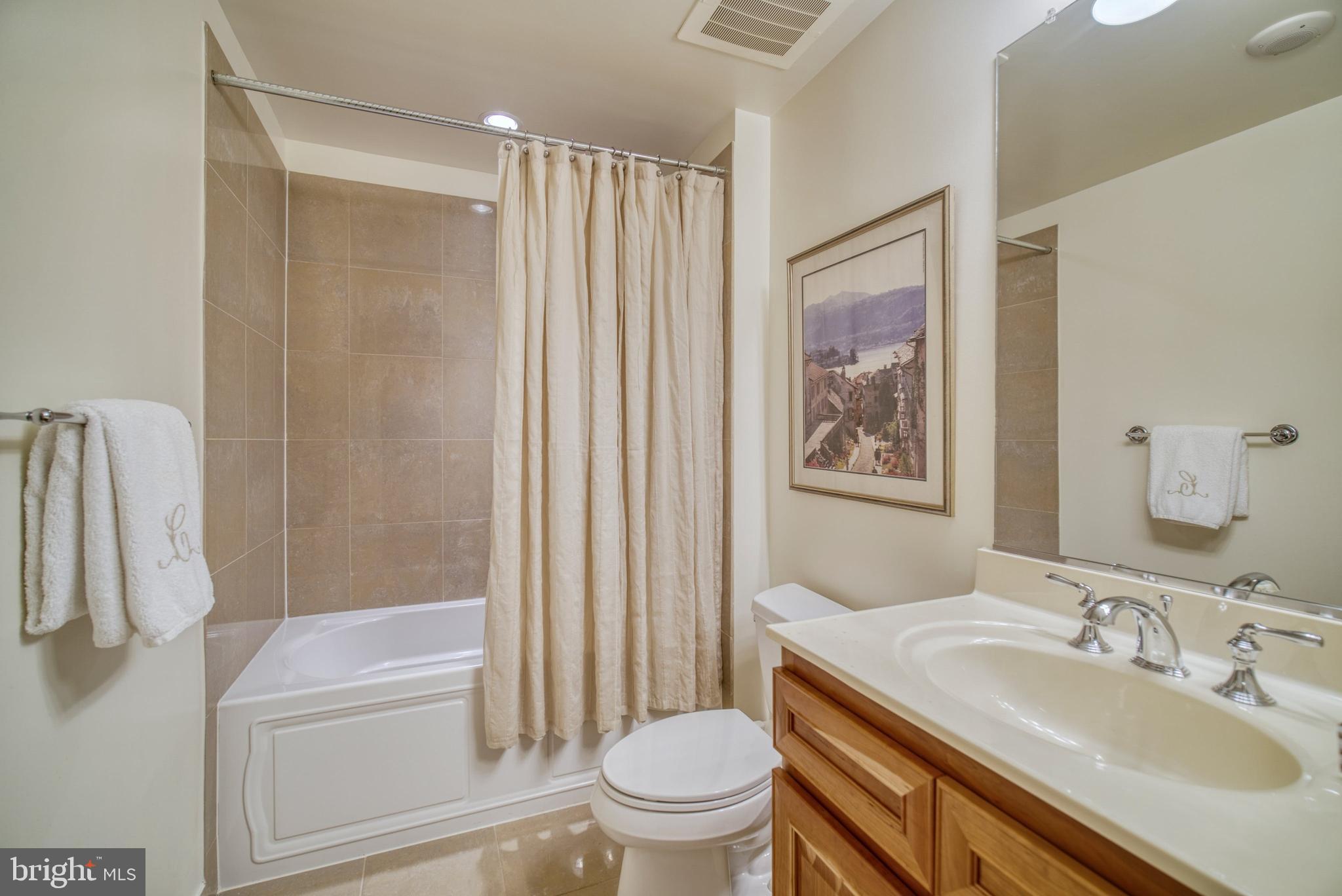 PARAMOUNT - Residential