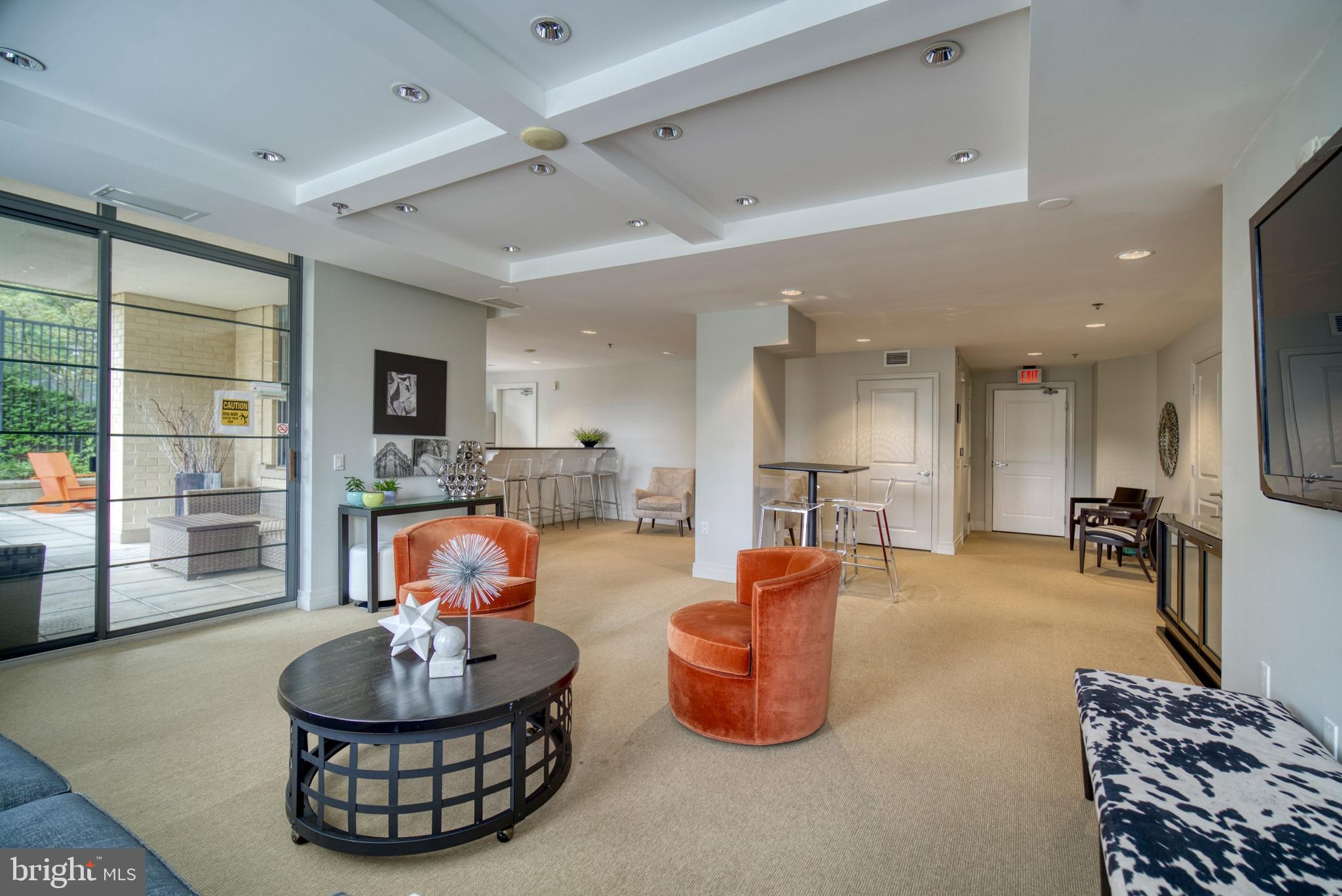 PARAMOUNT - Residential