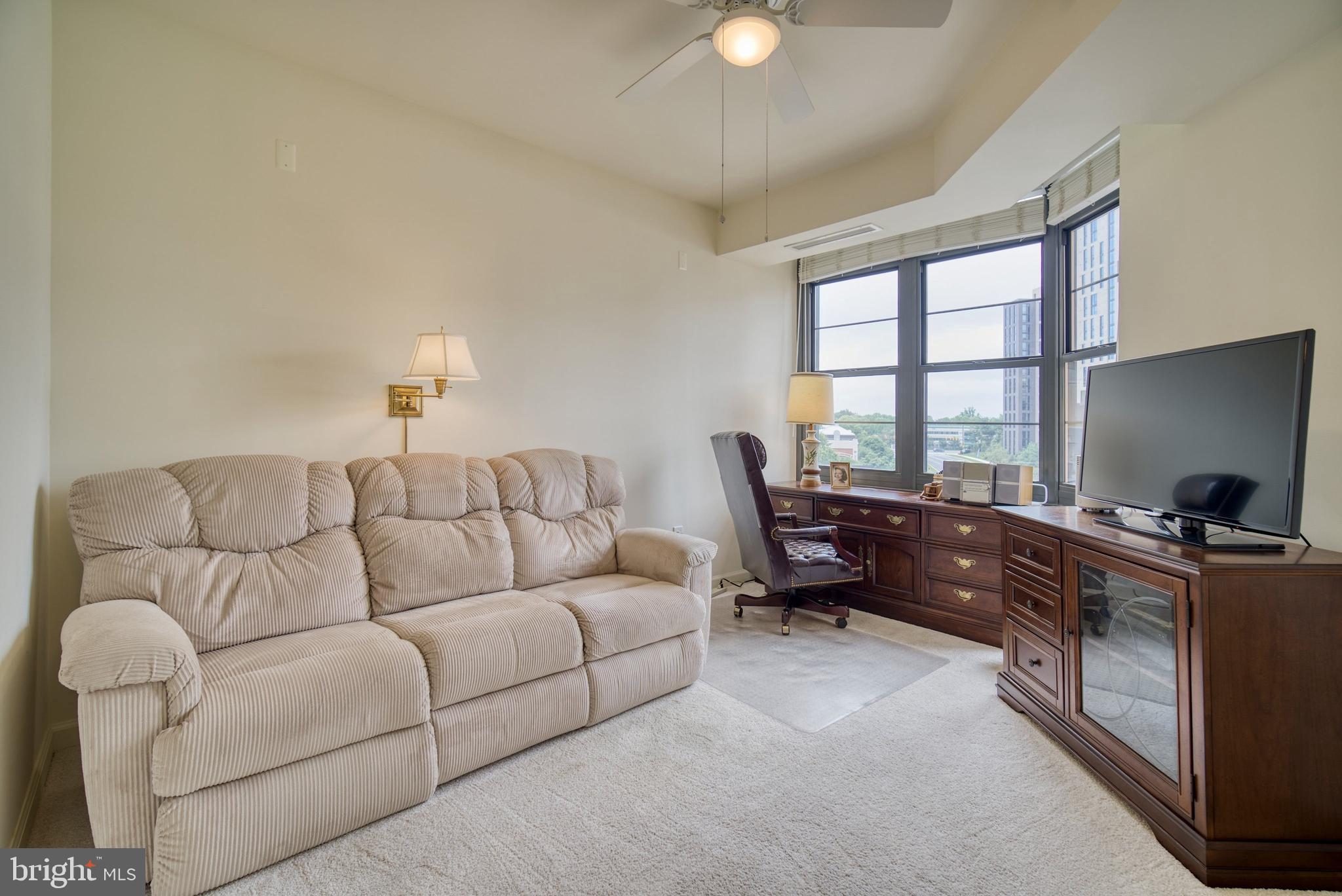 PARAMOUNT - Residential