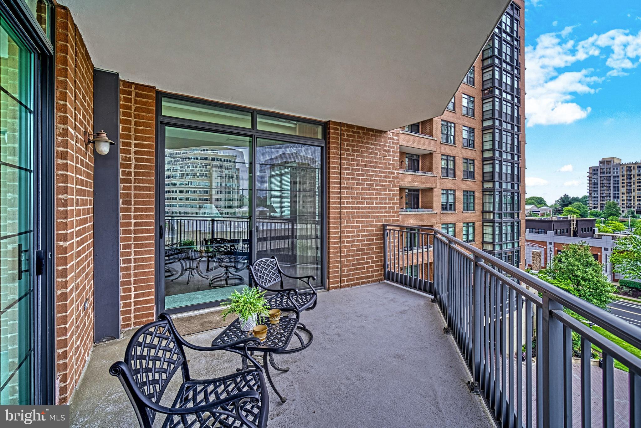 PARAMOUNT - Residential