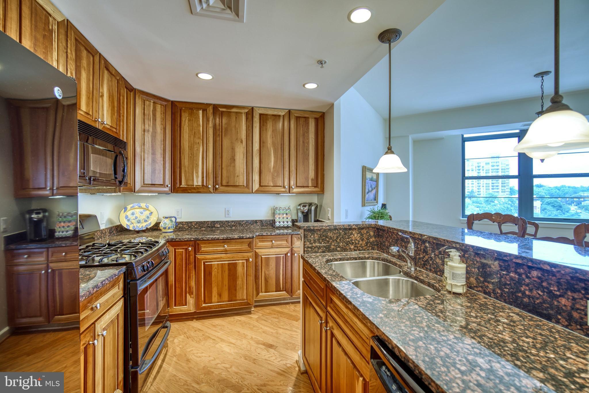 PARAMOUNT - Residential