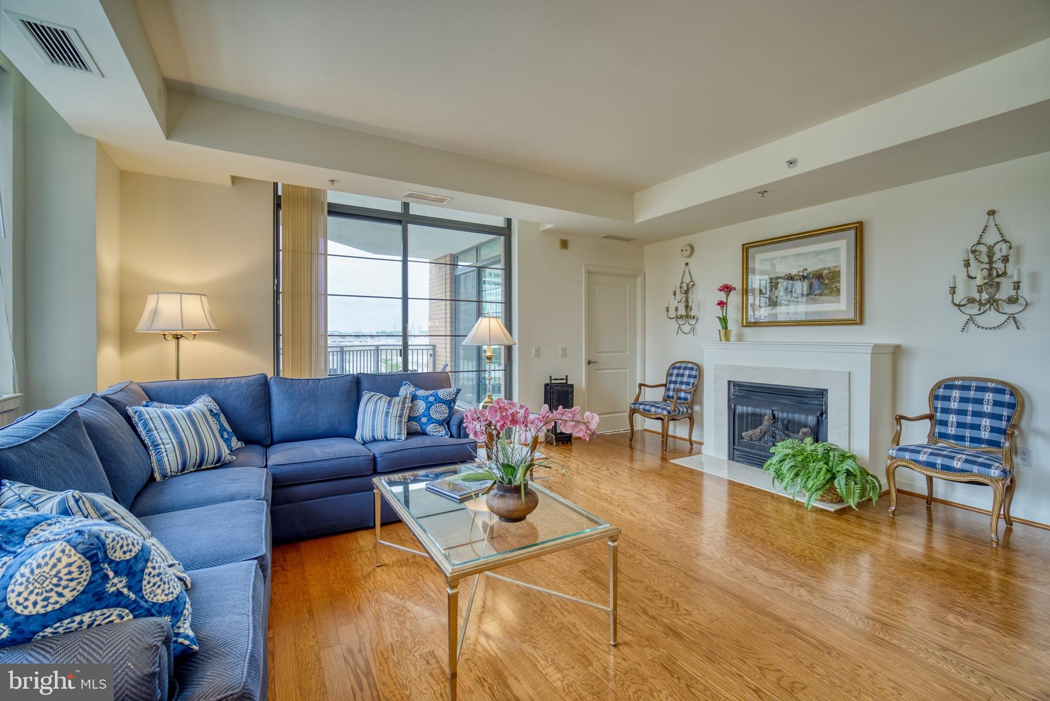 PARAMOUNT - Residential