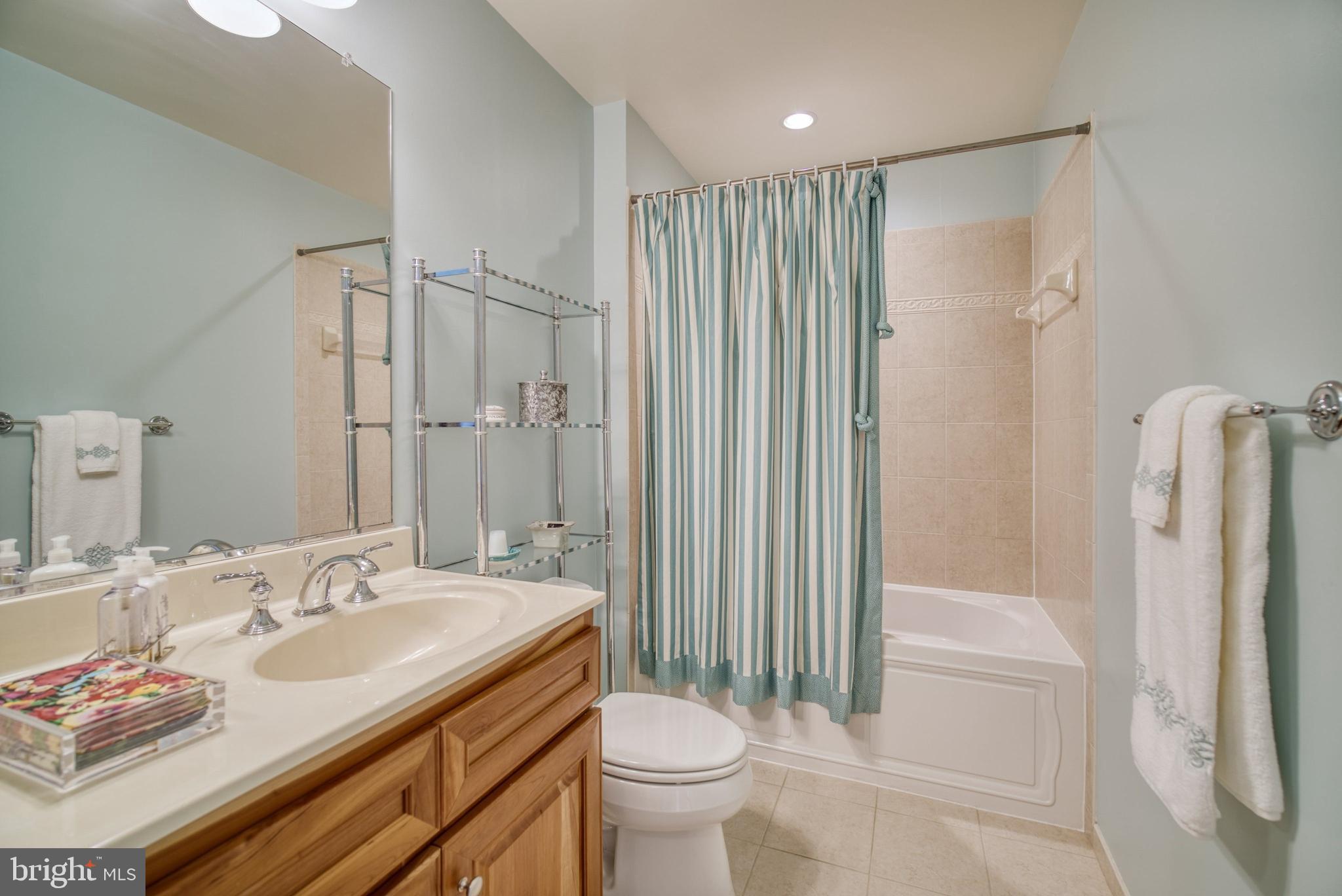 PARAMOUNT - Residential