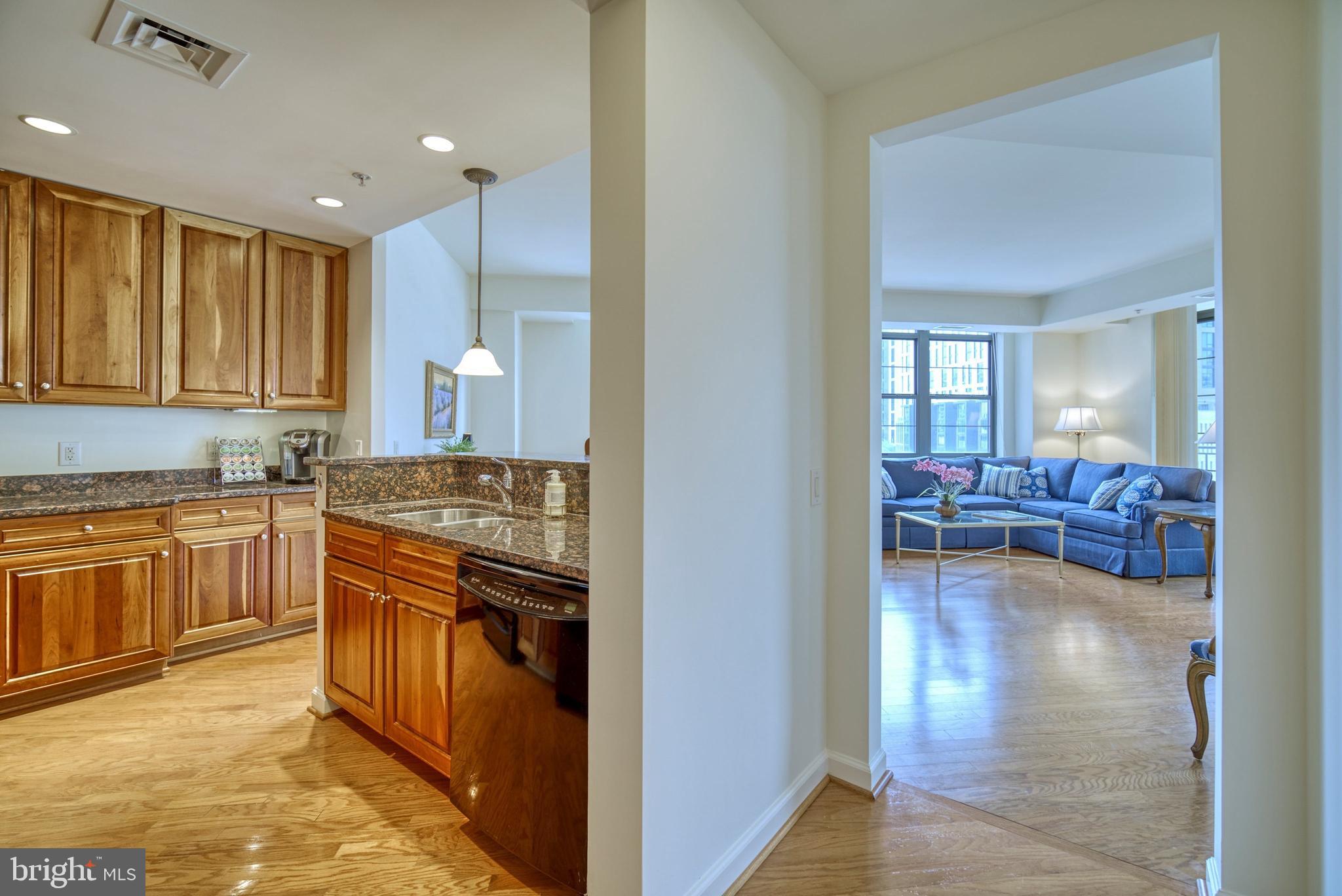 PARAMOUNT - Residential