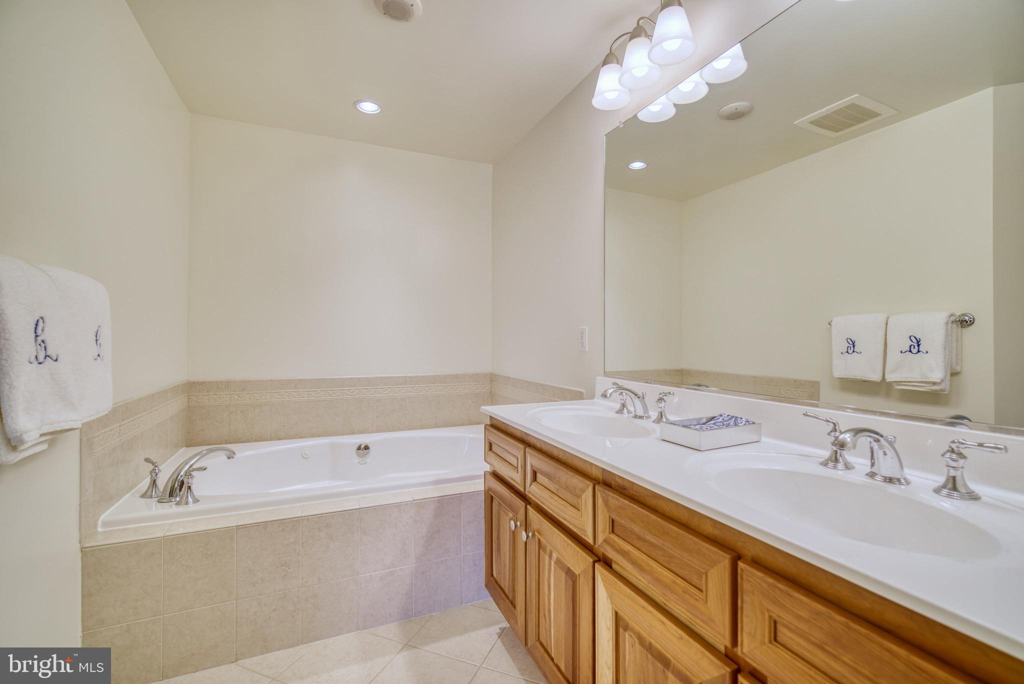 PARAMOUNT - Residential