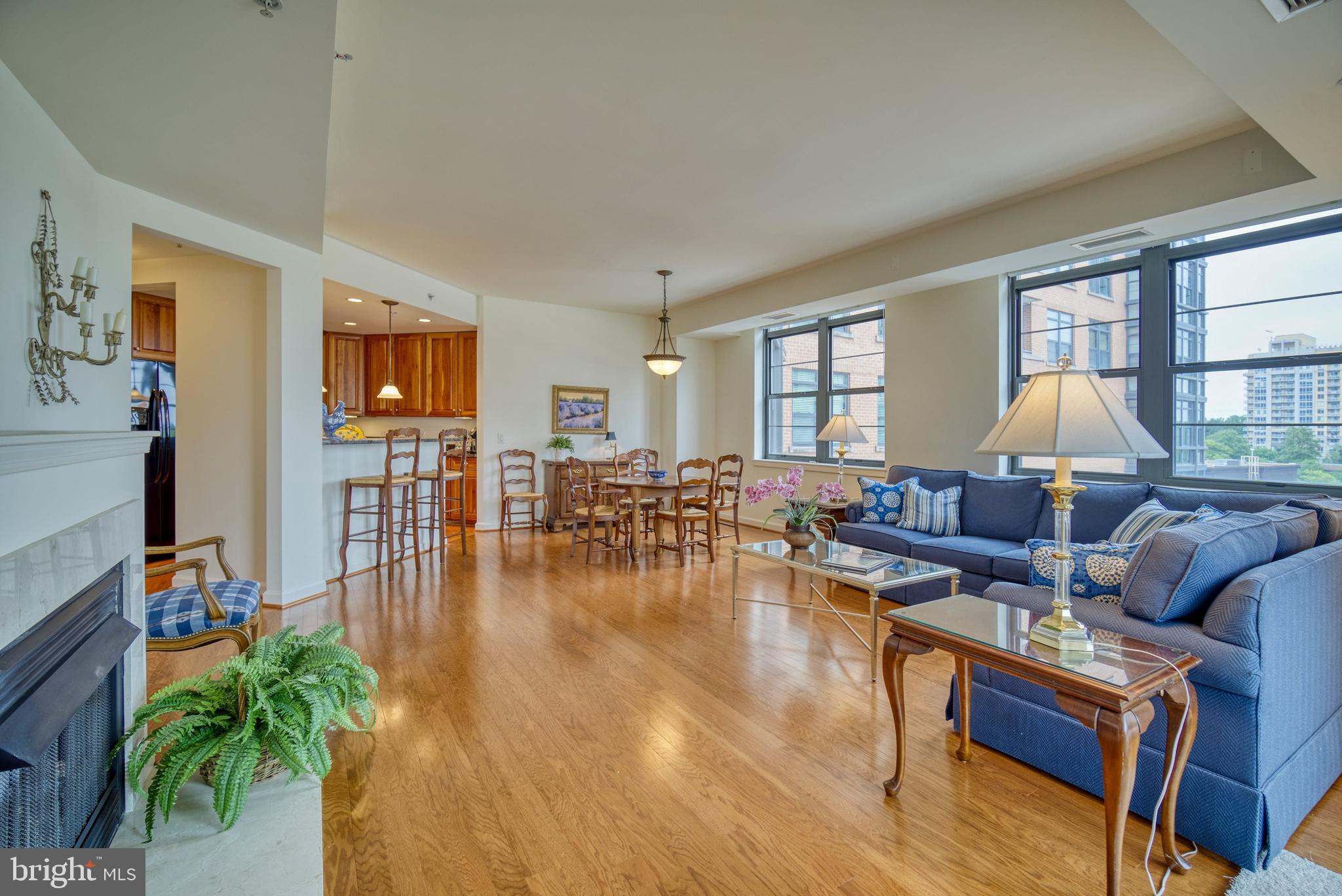 PARAMOUNT - Residential