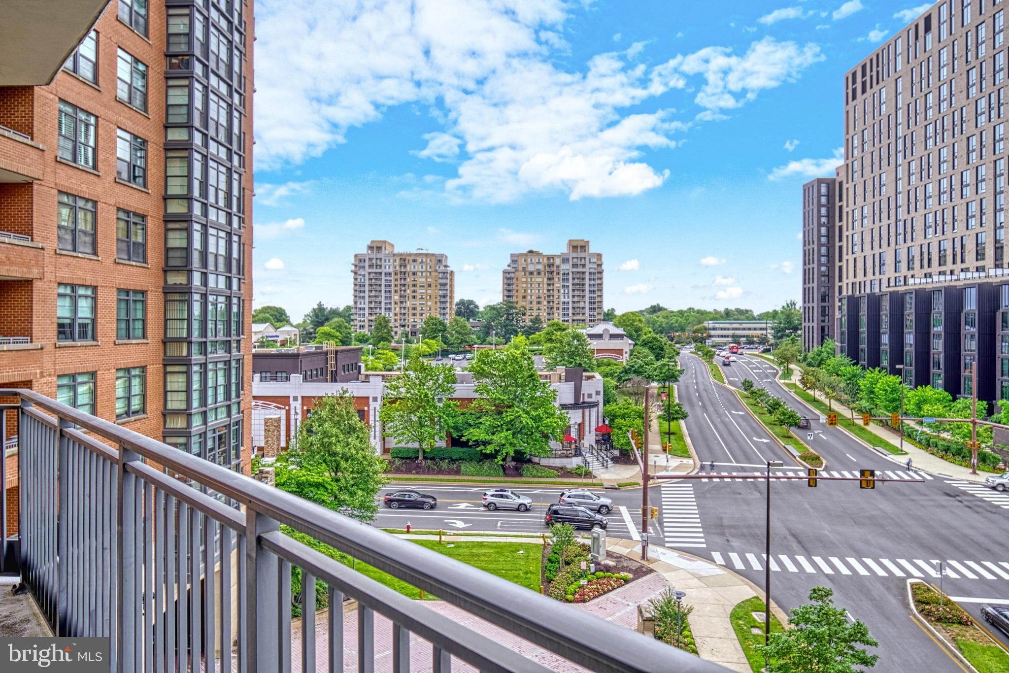 PARAMOUNT - Residential