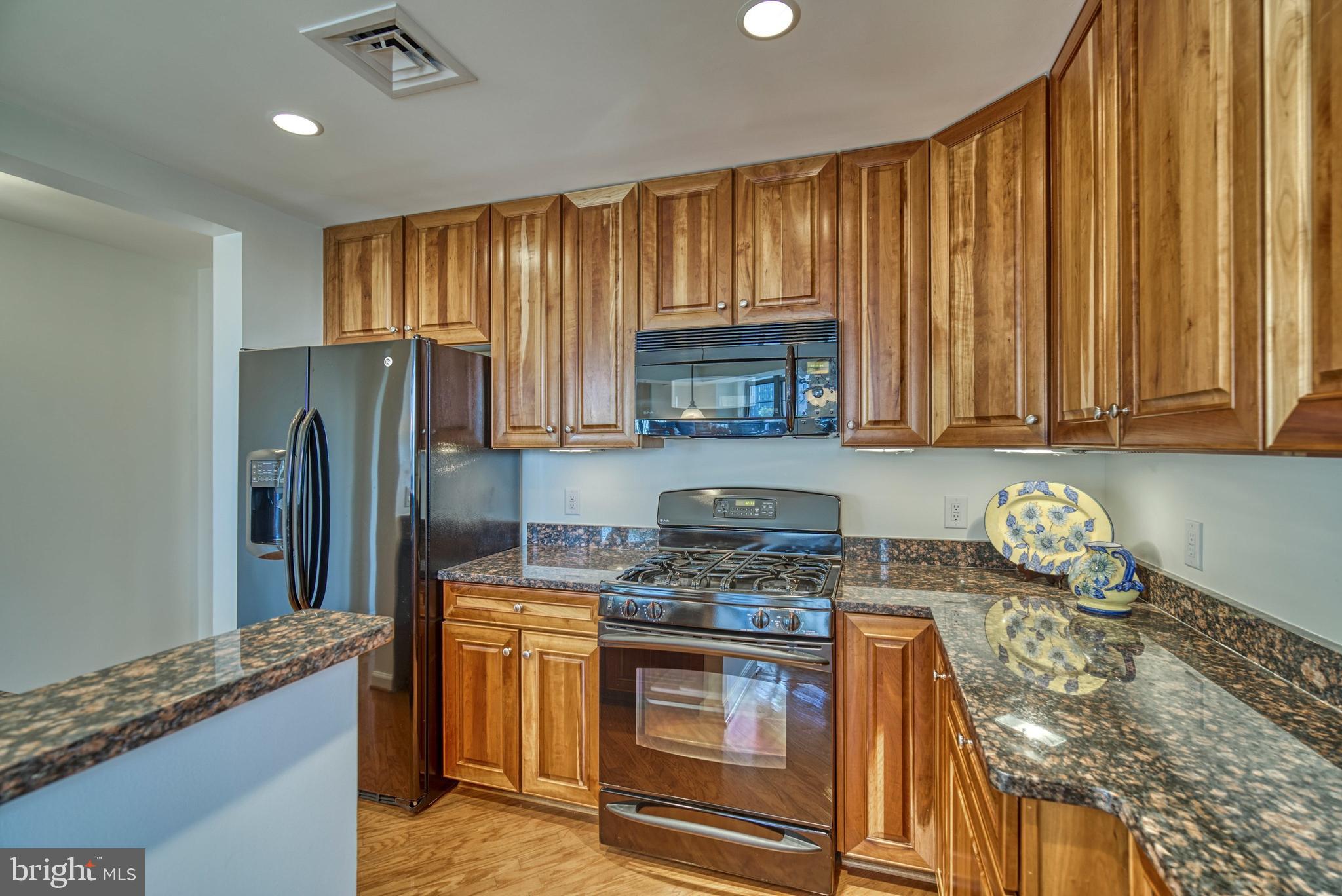 PARAMOUNT - Residential