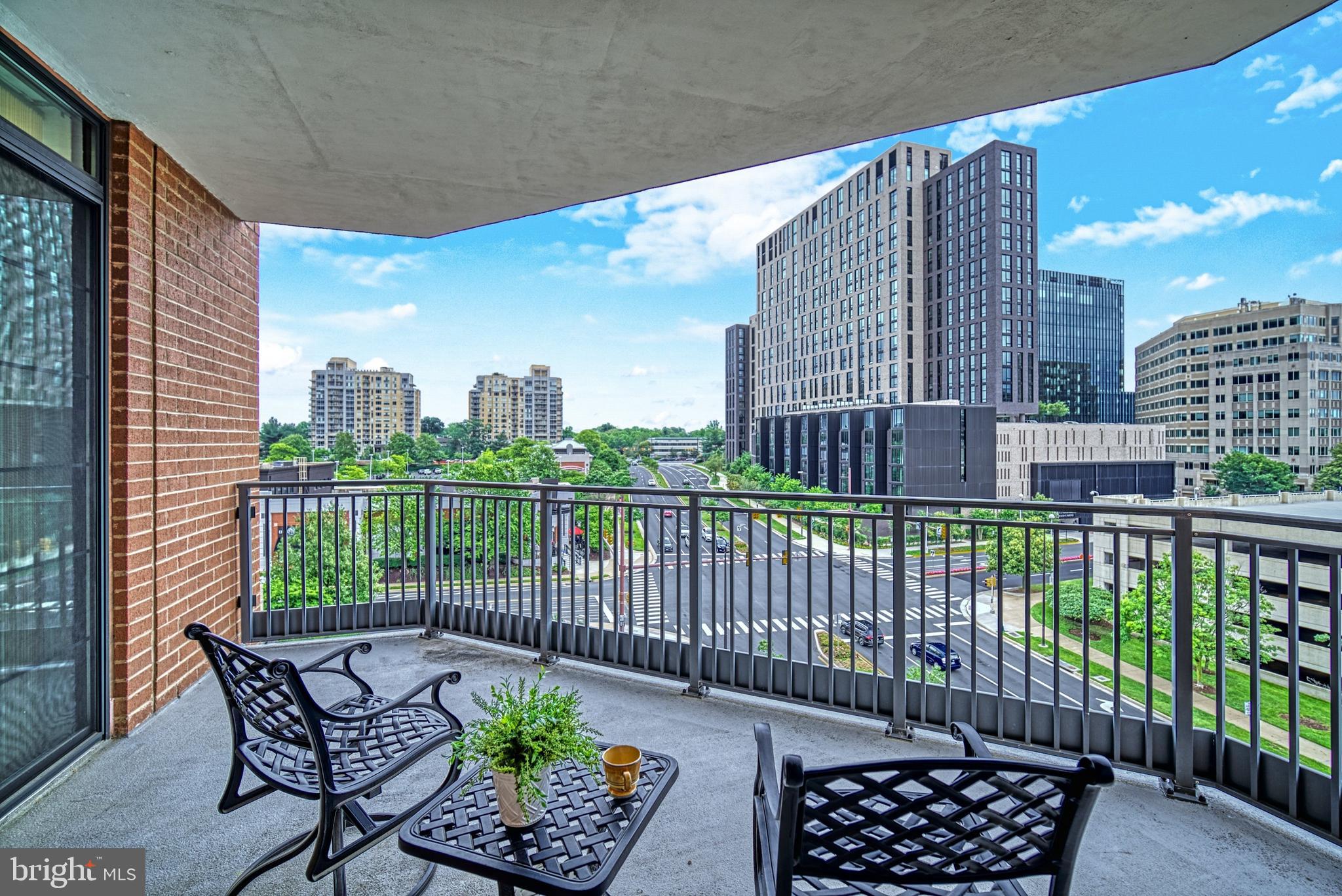 PARAMOUNT - Residential