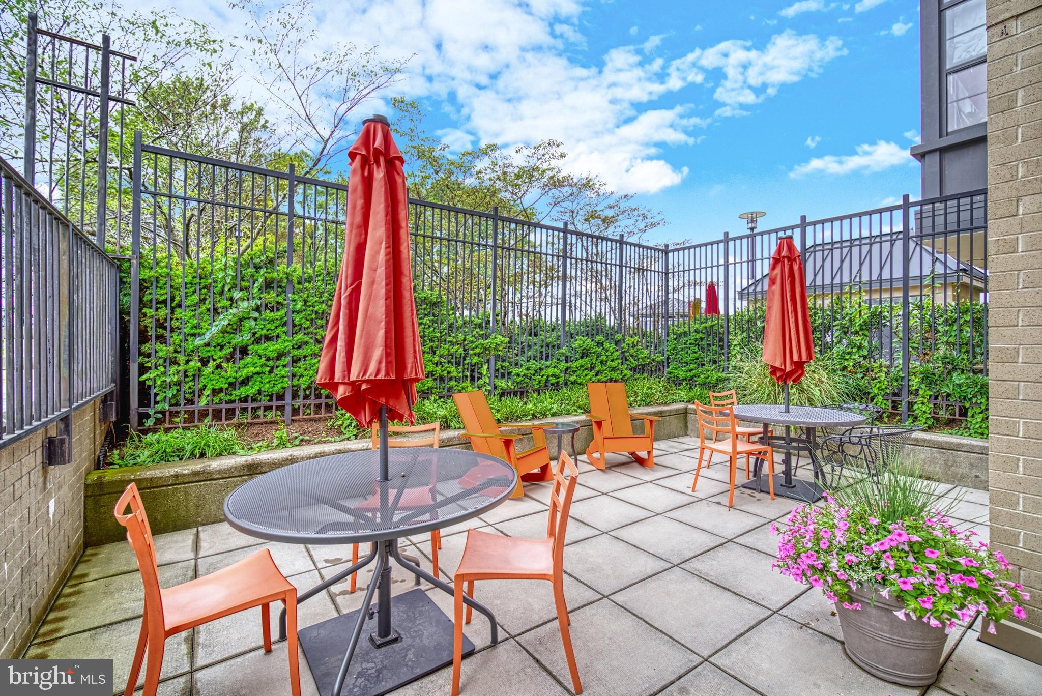 PARAMOUNT - Residential