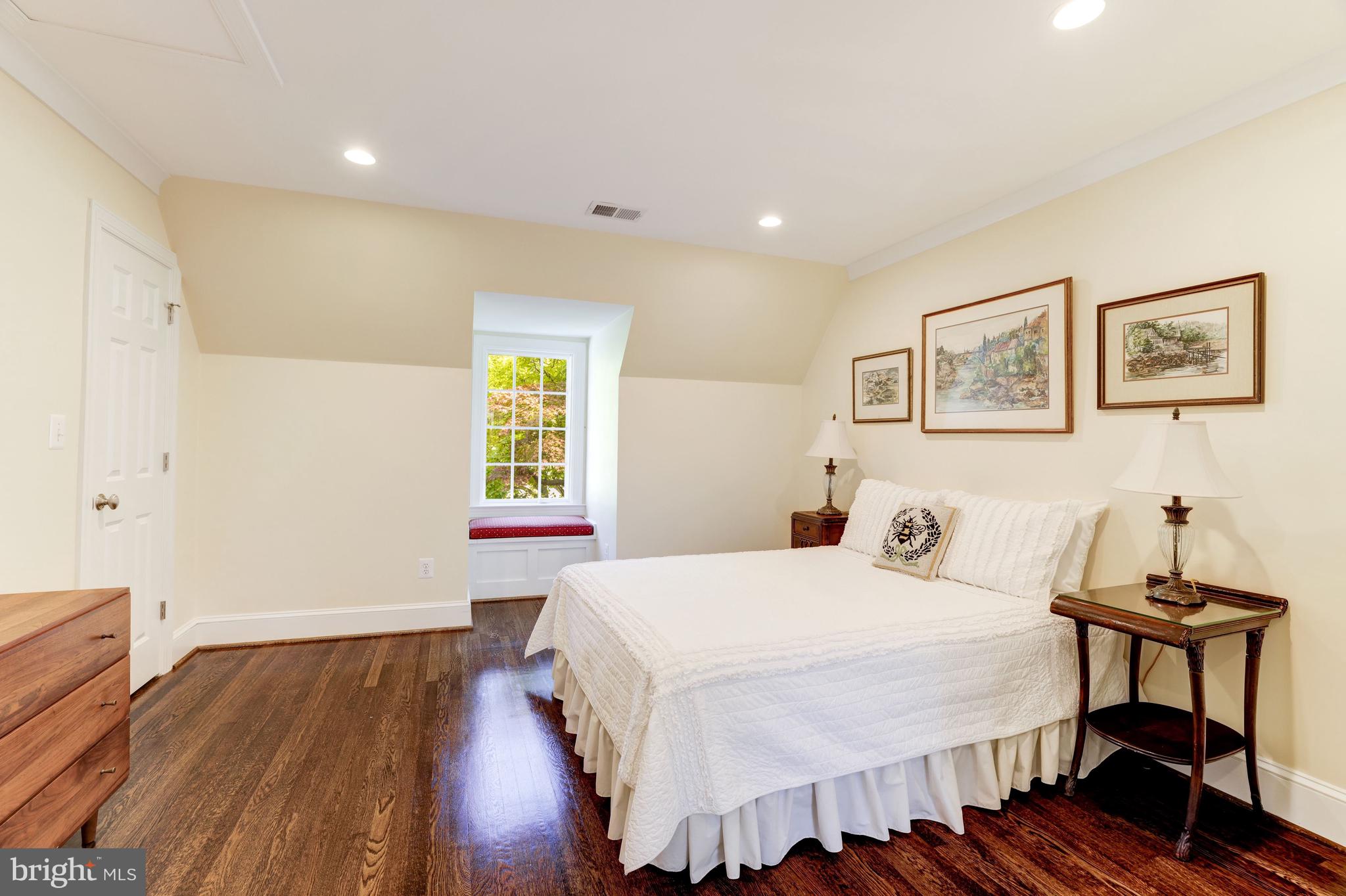 BROYHILL FOREST - Residential