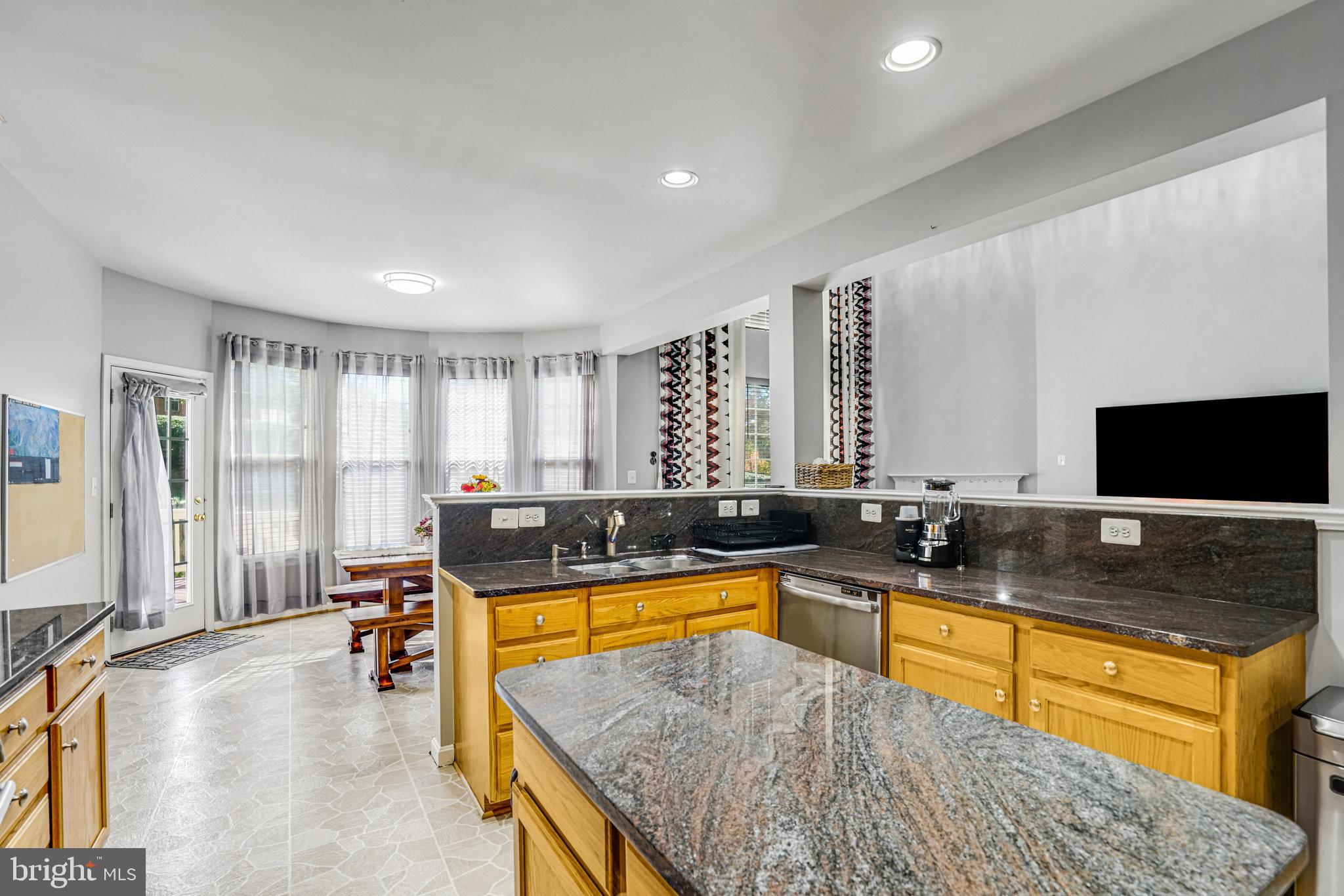 LORTON TOWN CNTR LANDBAY - Residential