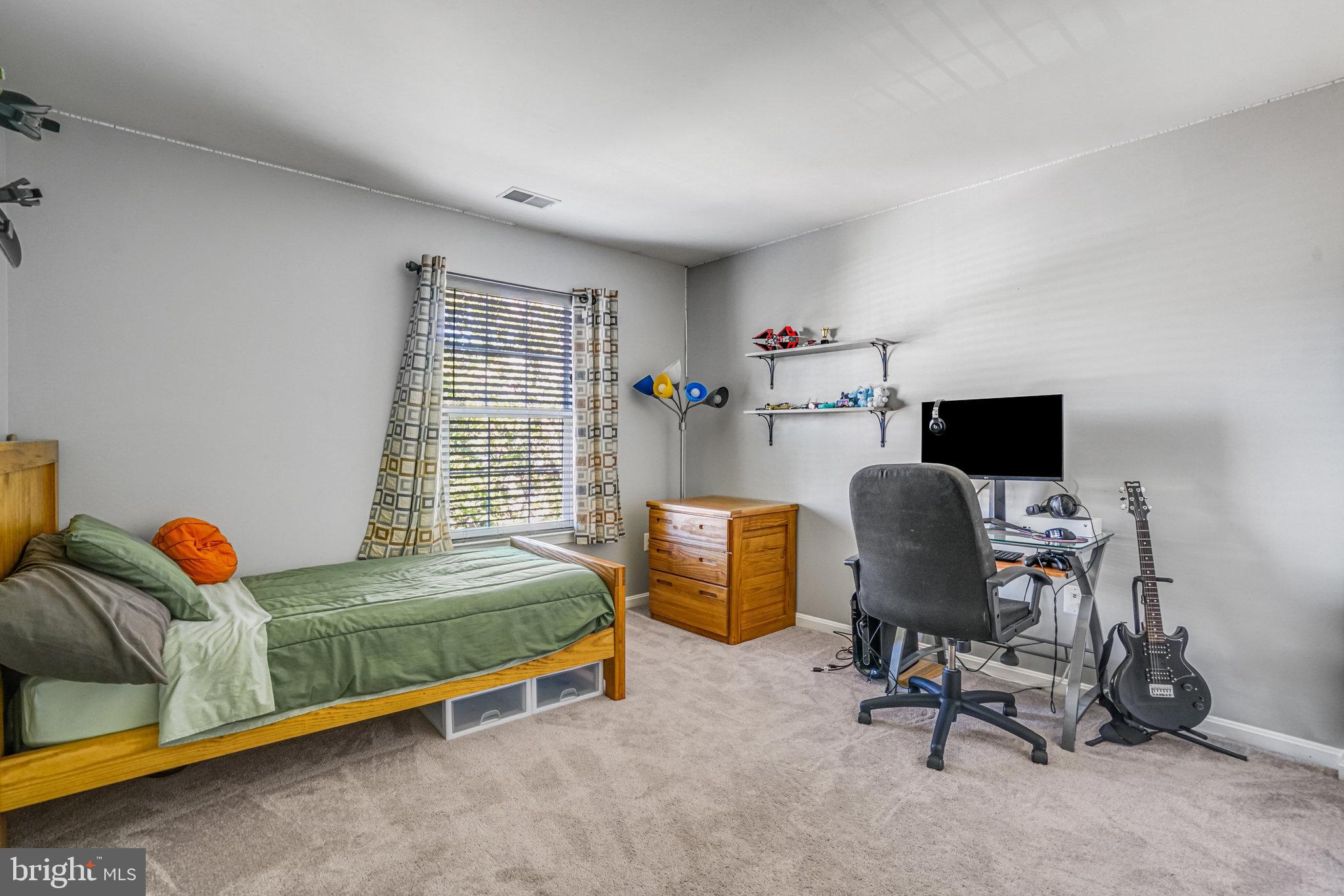 LORTON TOWN CNTR LANDBAY - Residential