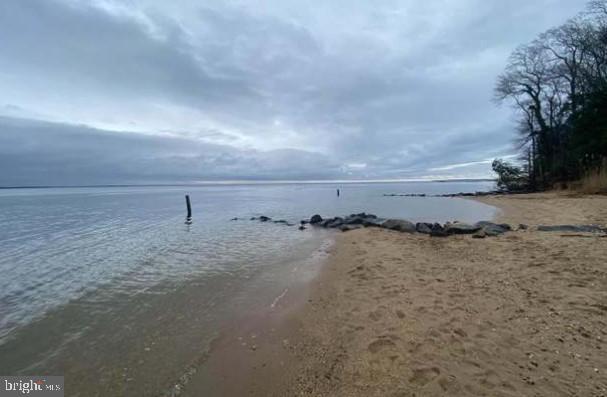 STRATFORD HARBOUR - Land