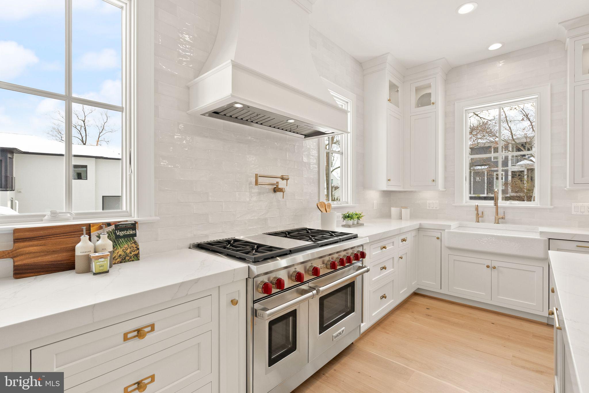 WILLIAMSBURG VILLAGE - Residential