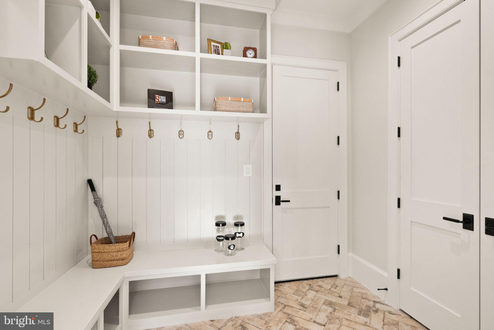 WILLIAMSBURG VILLAGE - Residential