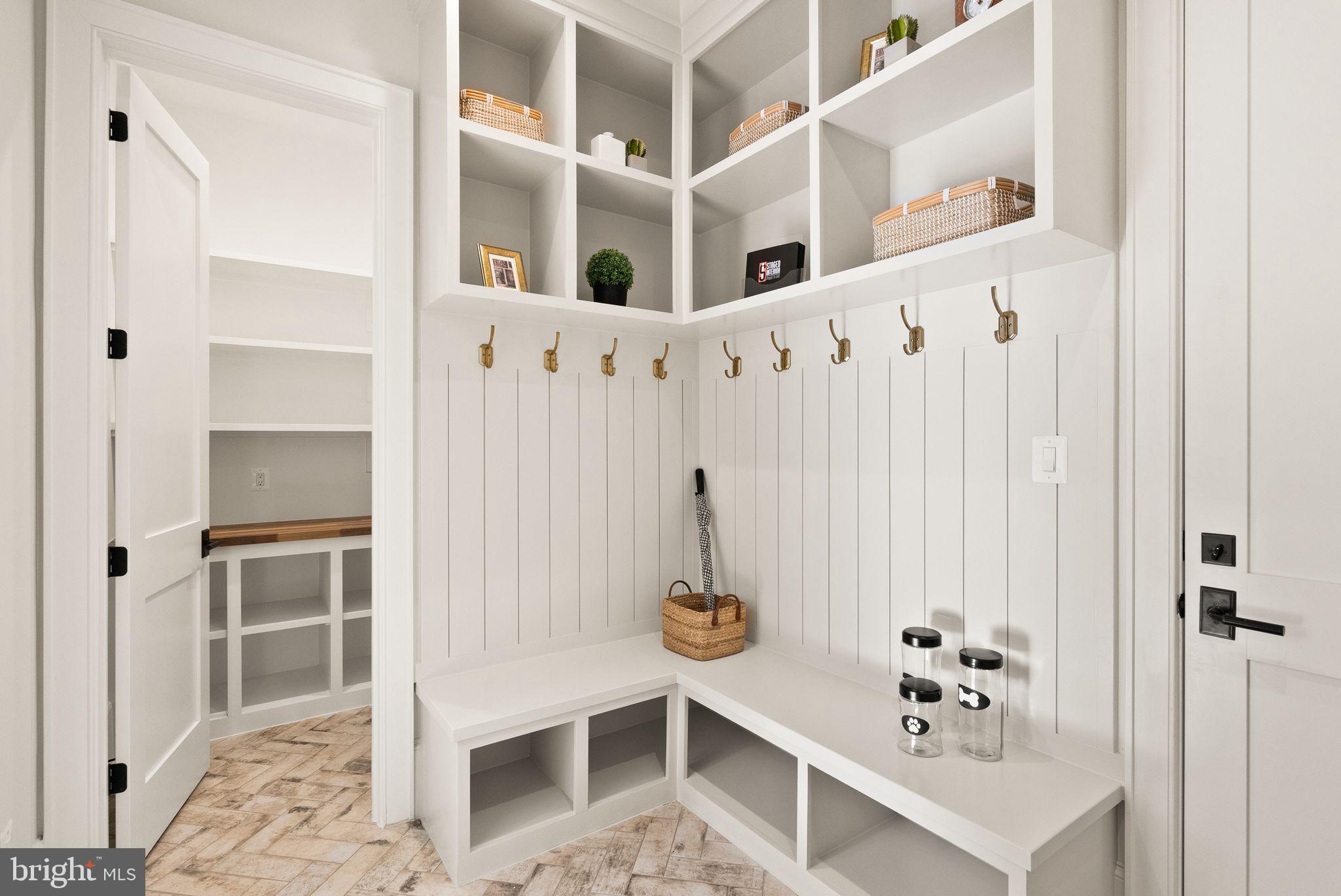 WILLIAMSBURG VILLAGE - Residential