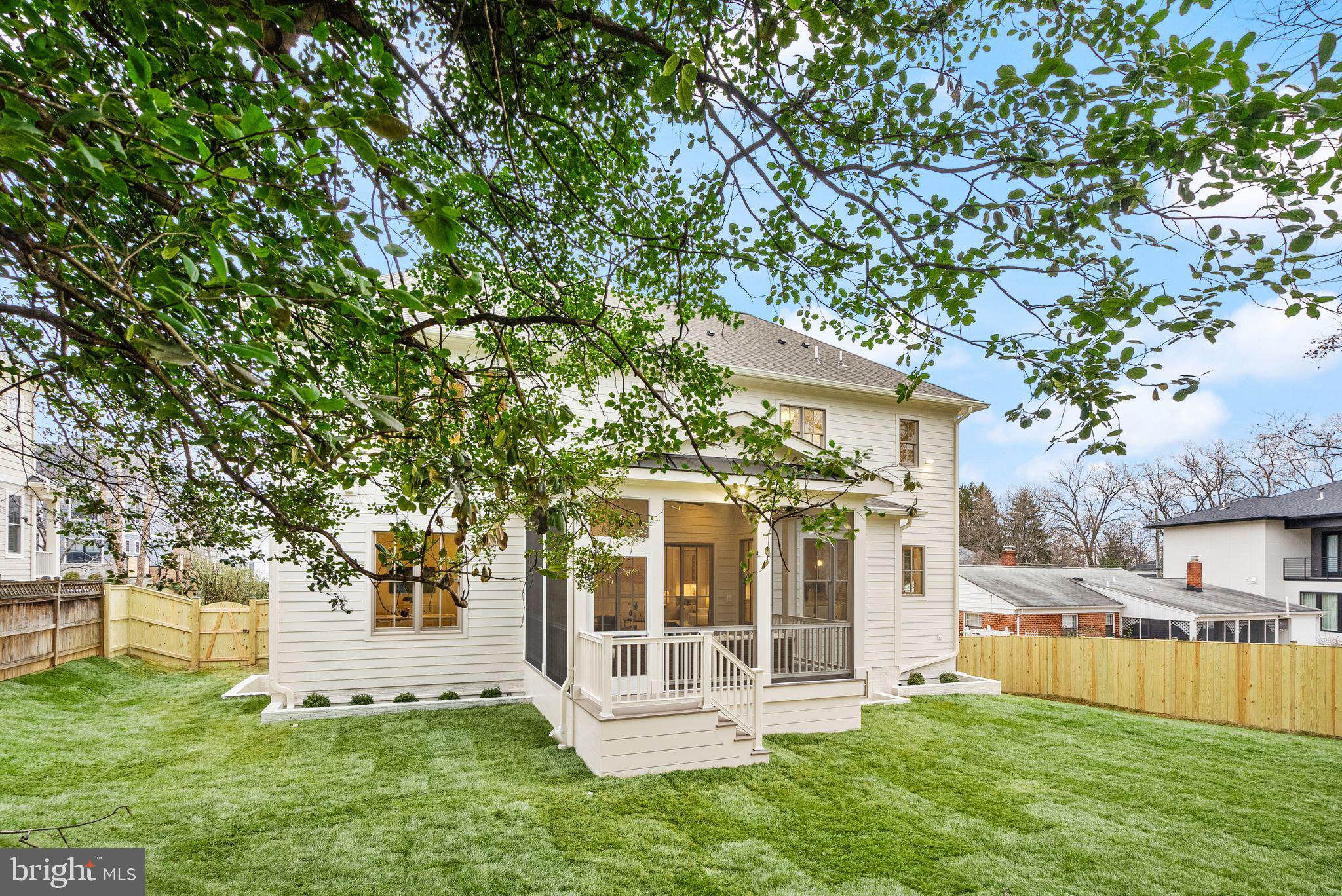 WILLIAMSBURG VILLAGE - Residential