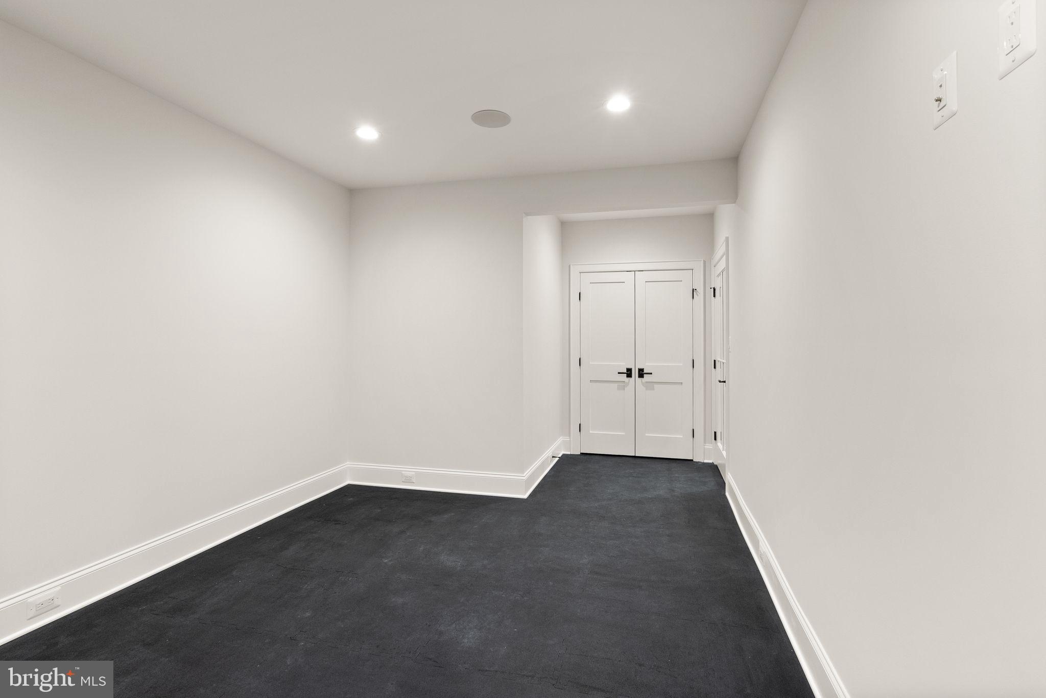 WILLIAMSBURG VILLAGE - Residential