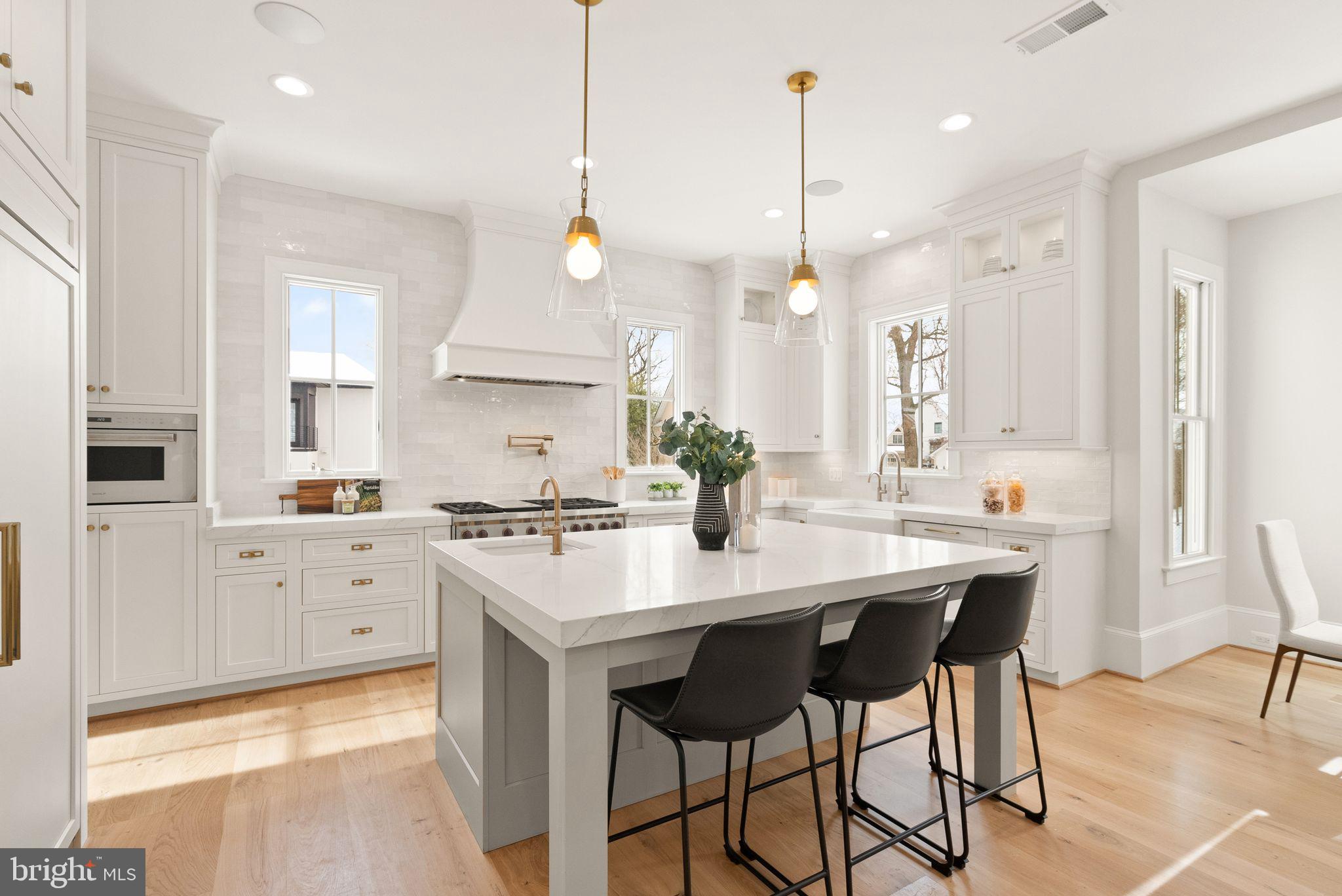 WILLIAMSBURG VILLAGE - Residential