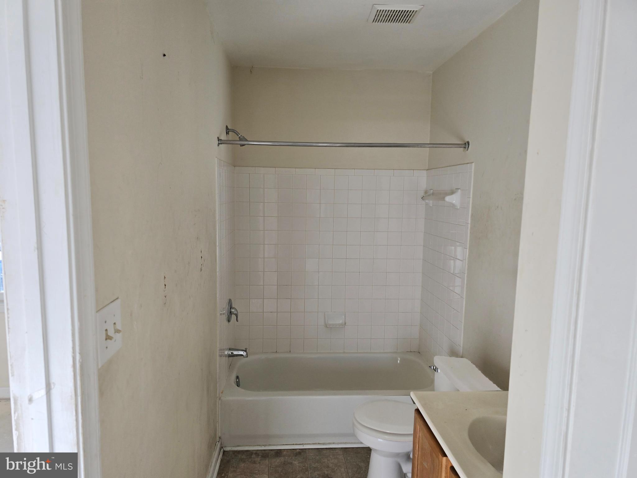 SAYBROOKE LANDING AT SEVEN OAKS CONDOMINIUM - Residential