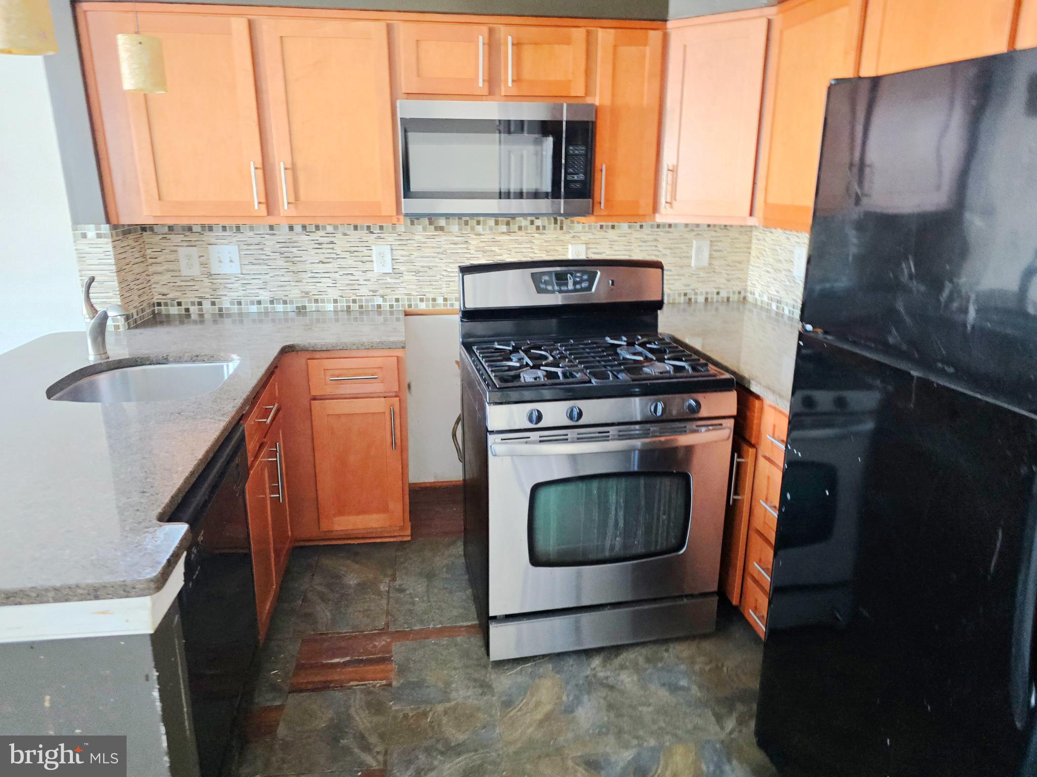 SAYBROOKE LANDING AT SEVEN OAKS CONDOMINIUM - Residential