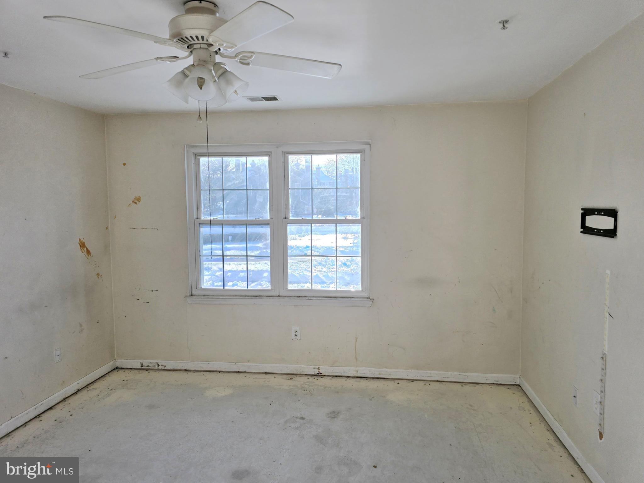 SAYBROOKE LANDING AT SEVEN OAKS CONDOMINIUM - Residential