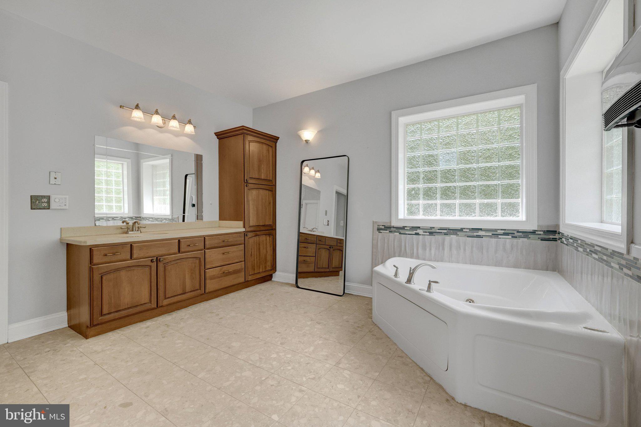 KINGS GRANT - Residential