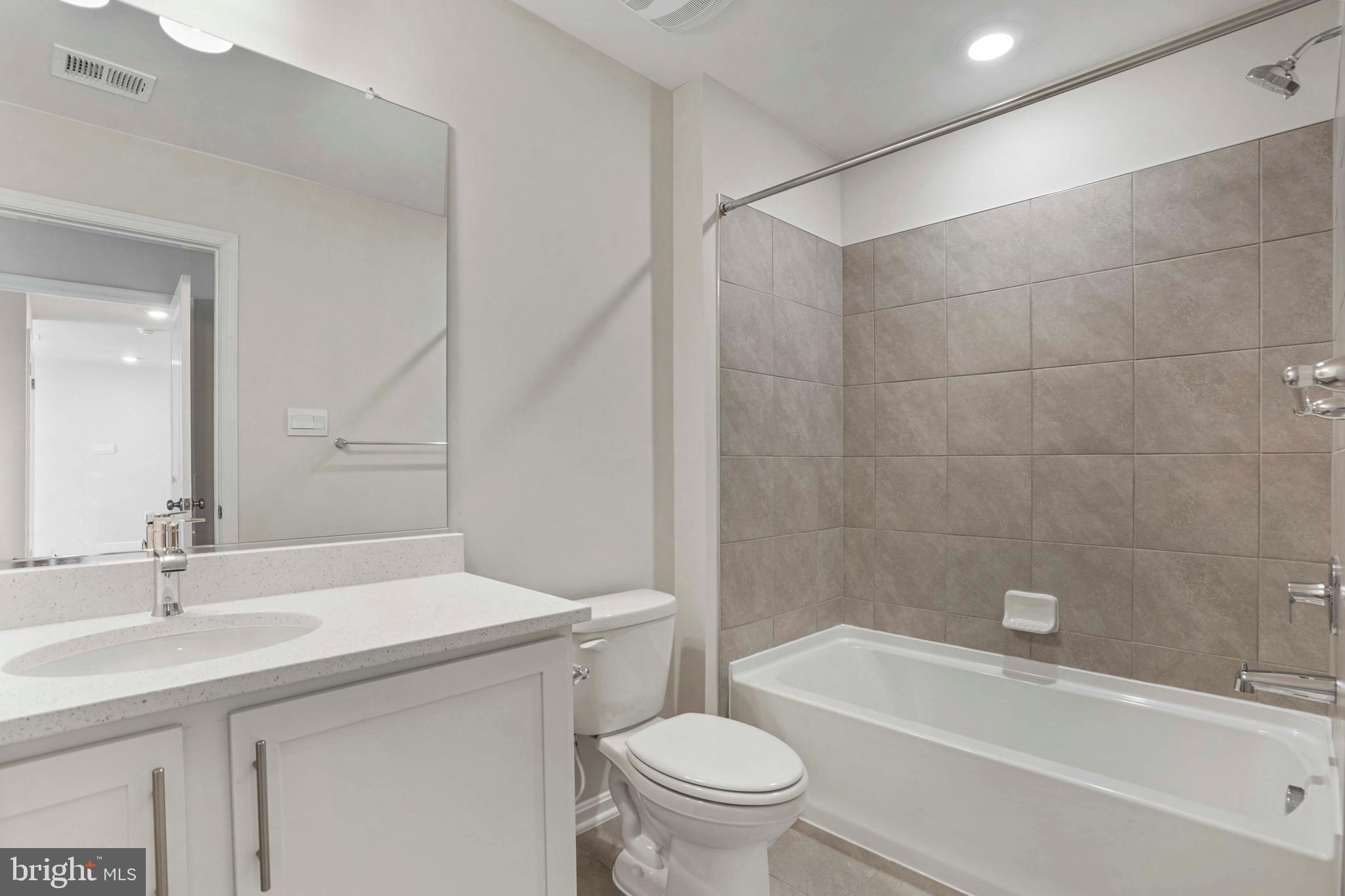 RENN QUARTER - Residential Lease