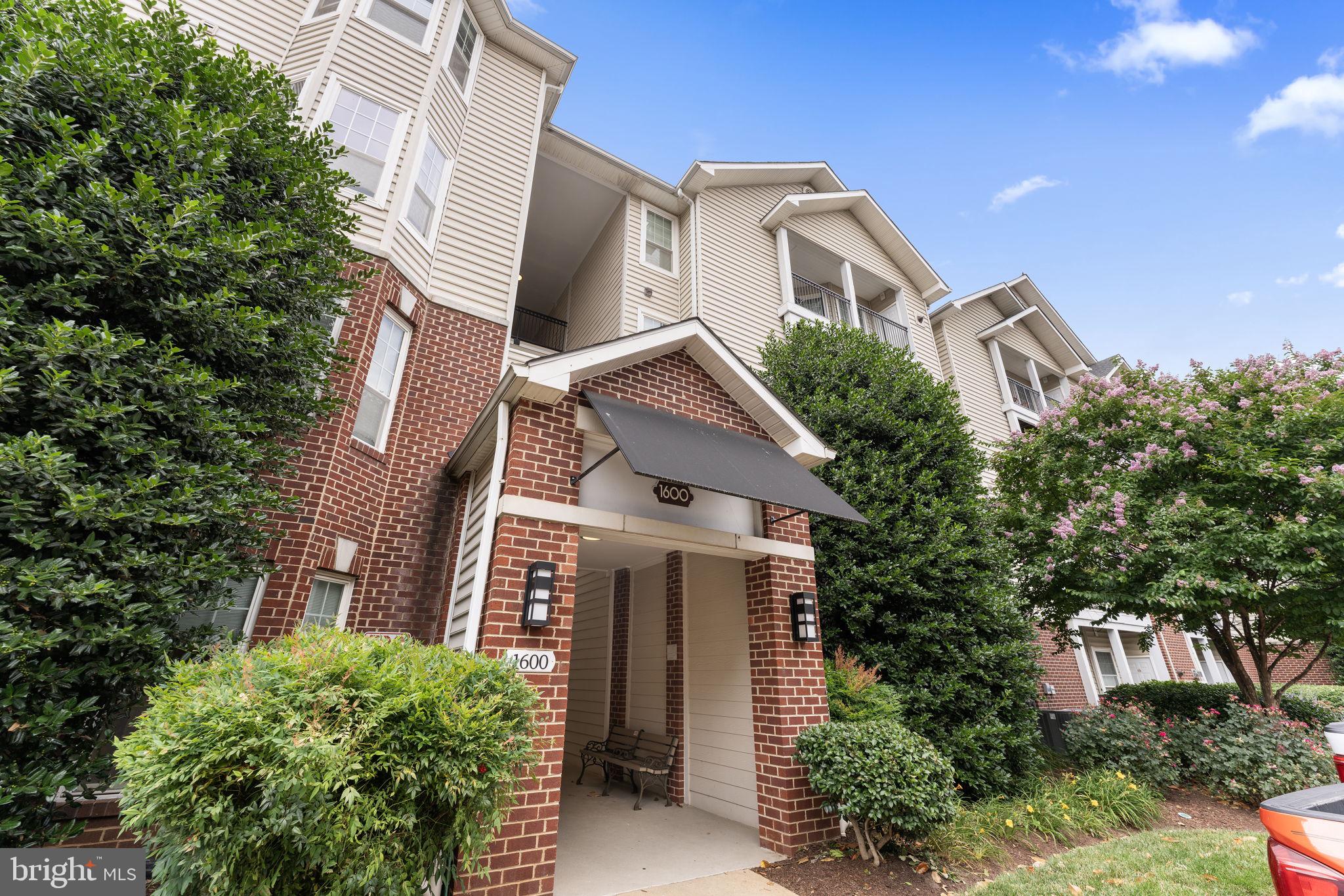 GATES OF MCLEAN - Residential