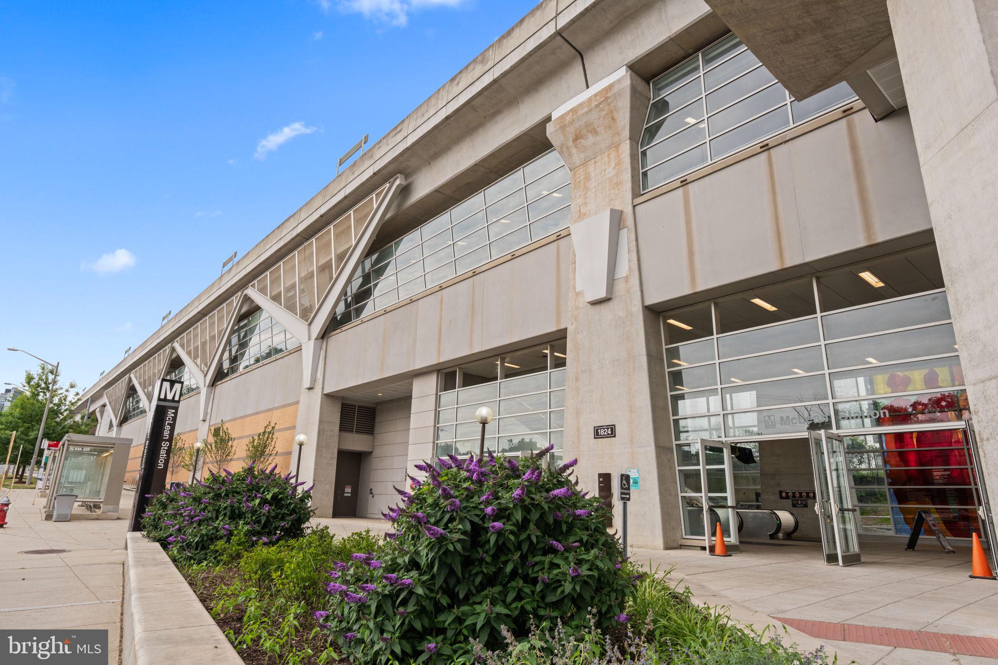 GATES OF MCLEAN - Residential