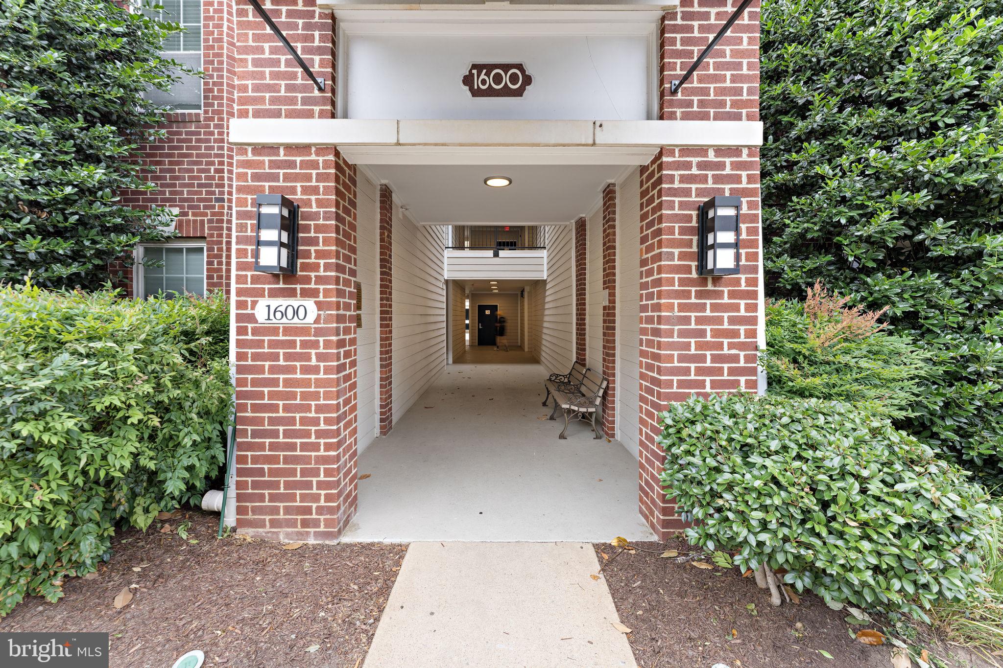 GATES OF MCLEAN - Residential