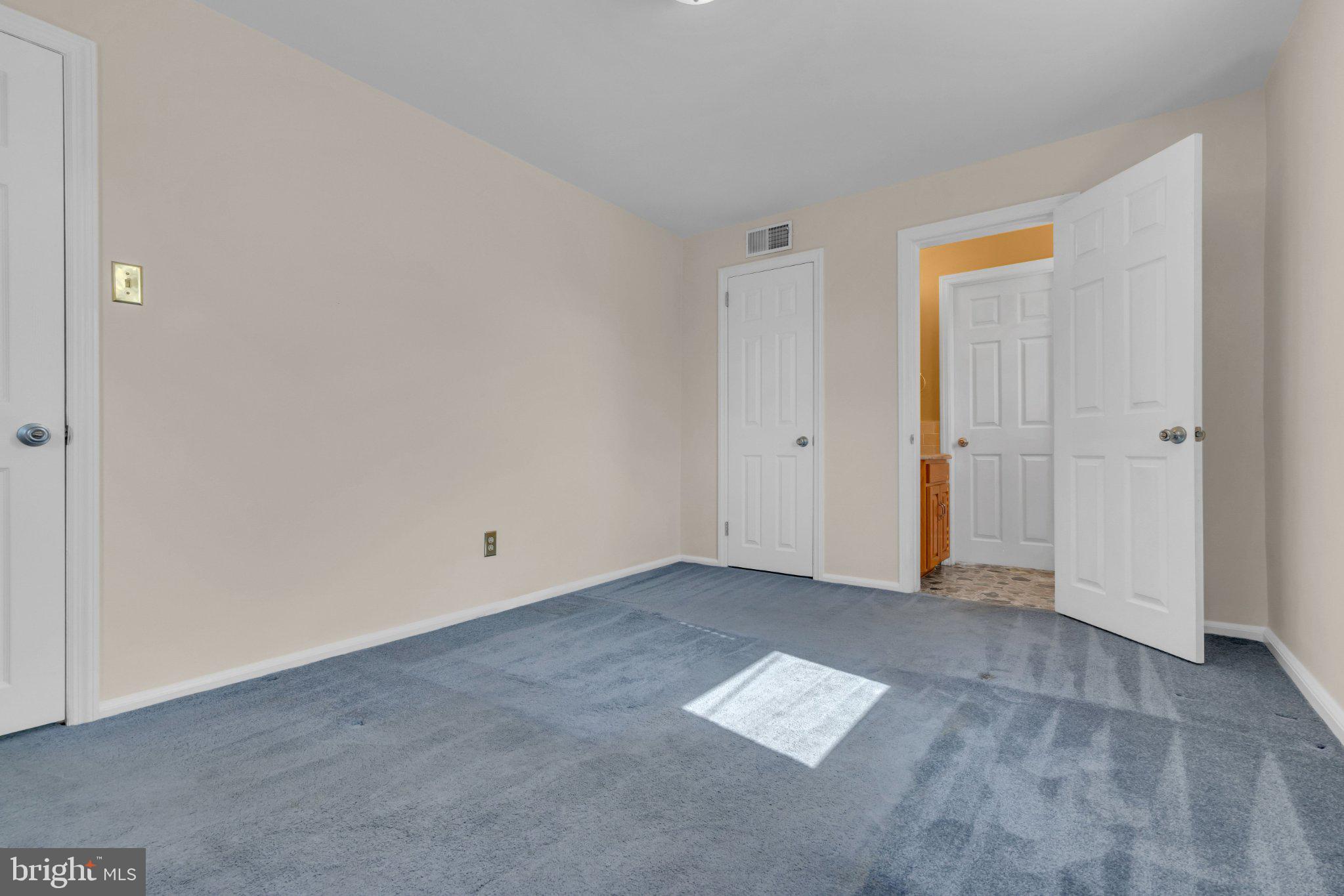 MORELAND MANOR - Residential