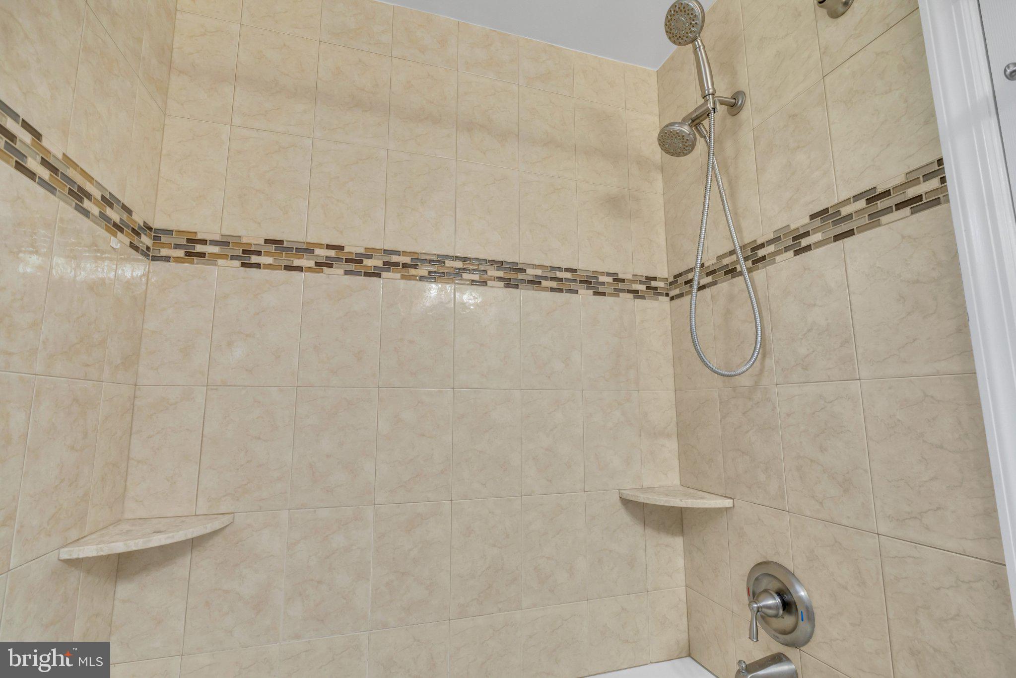 MORELAND MANOR - Residential