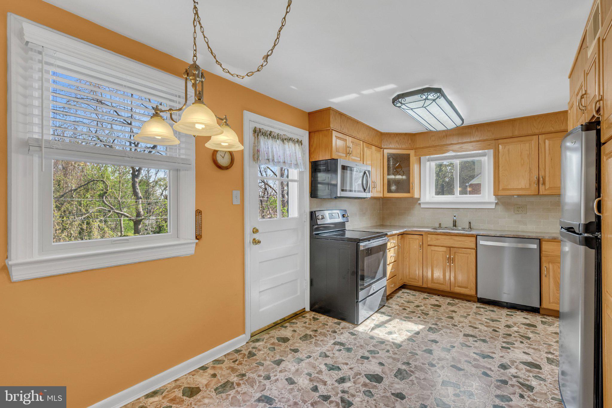 MORELAND MANOR - Residential