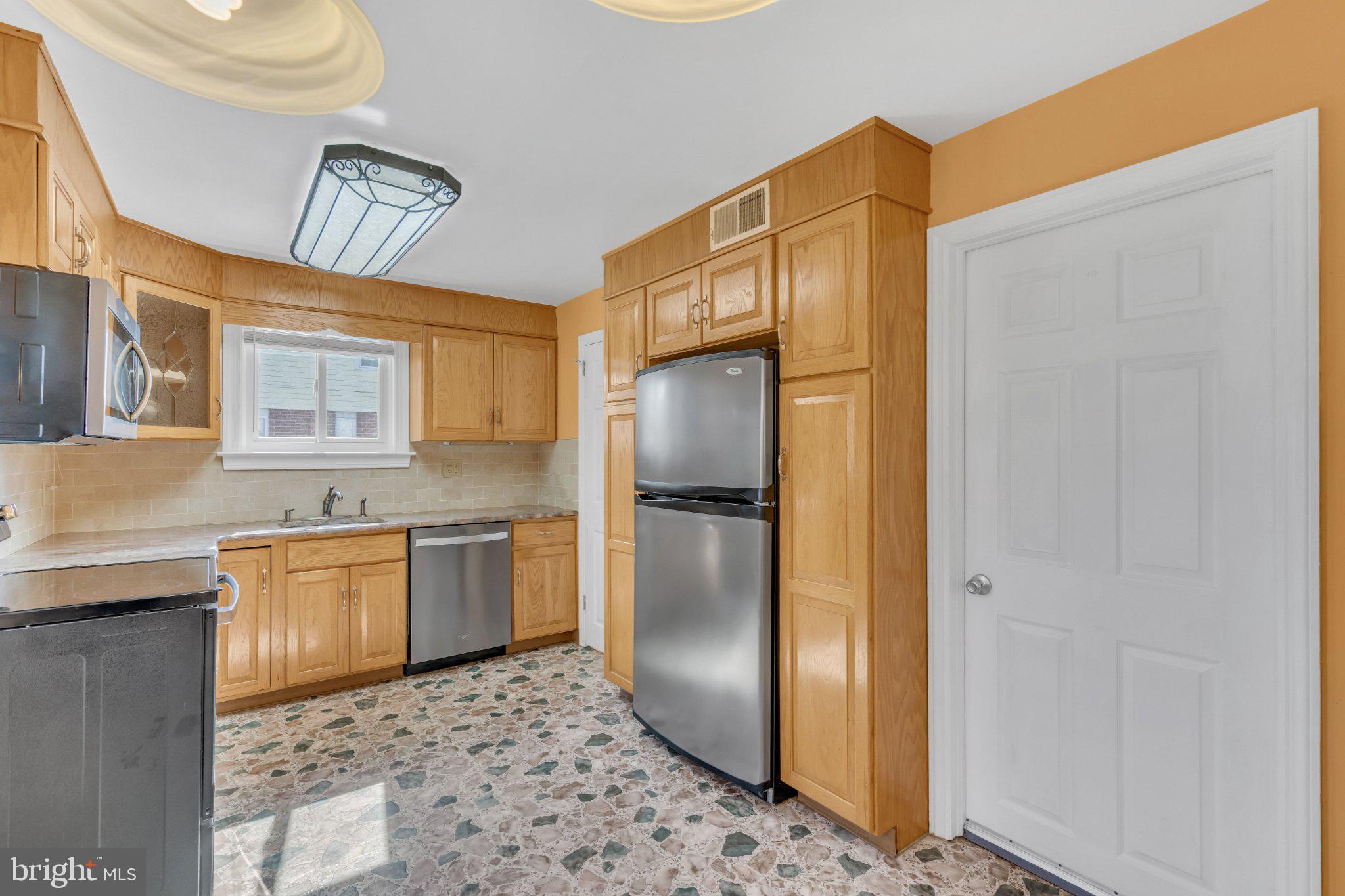 MORELAND MANOR - Residential