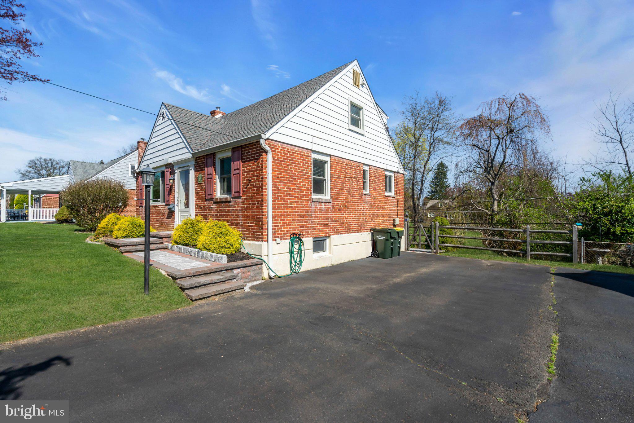 MORELAND MANOR - Residential