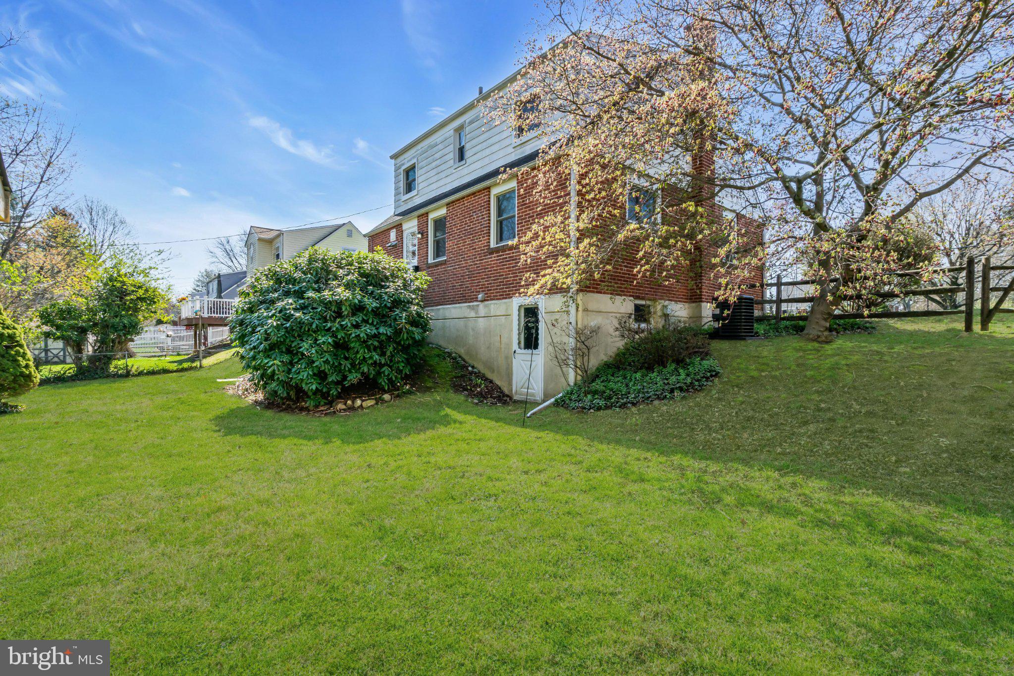 MORELAND MANOR - Residential