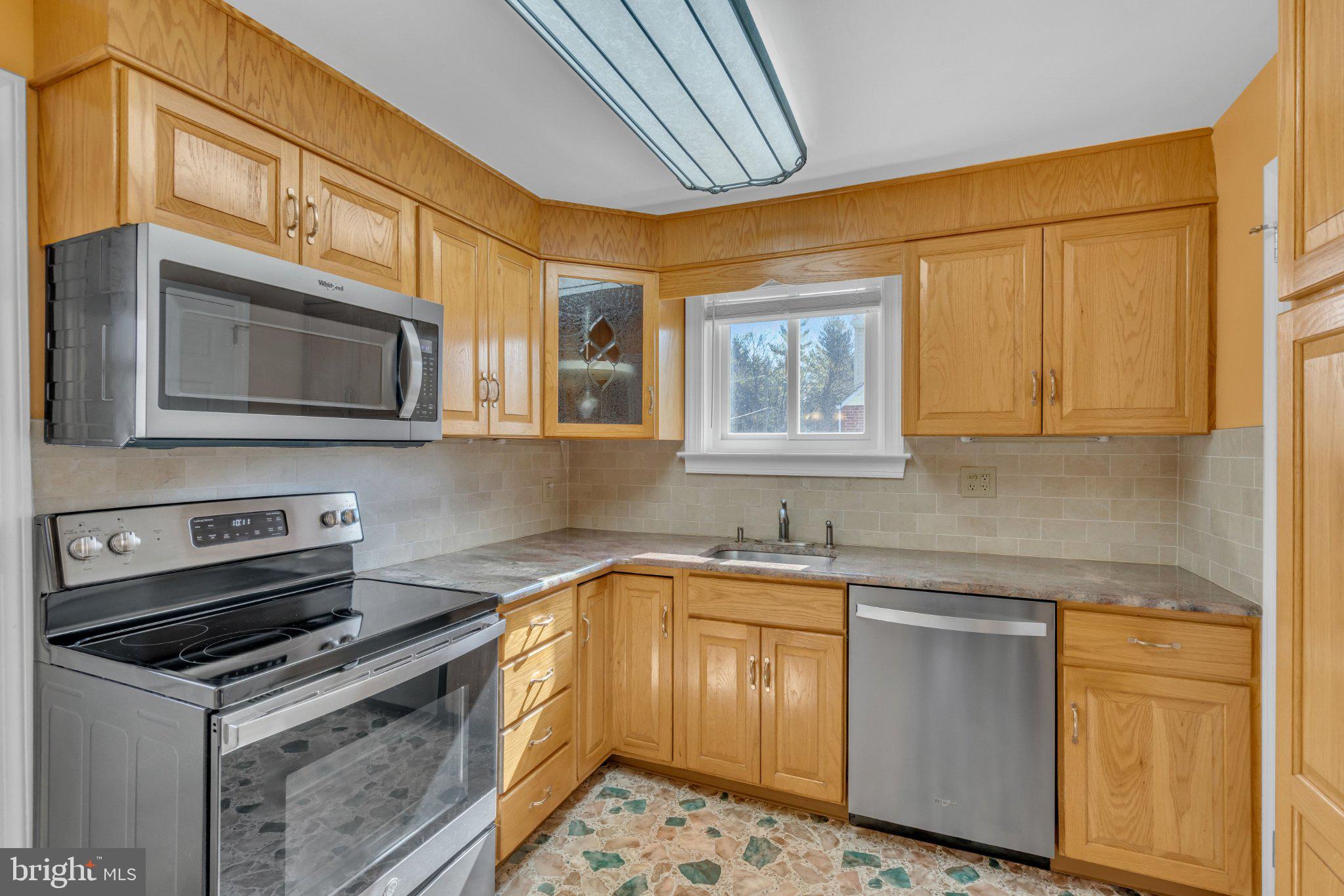 MORELAND MANOR - Residential