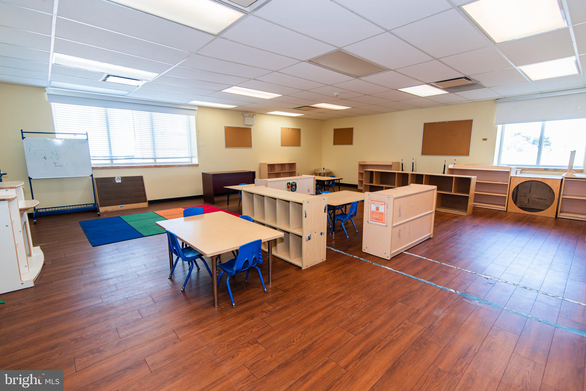 FRANKFORD - Commercial Sale